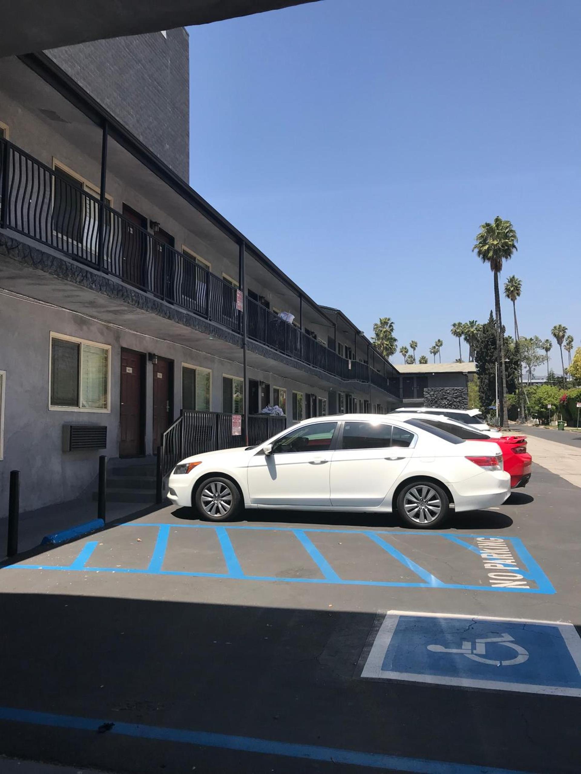 Hollywood Palms Inns & Suites photo 3