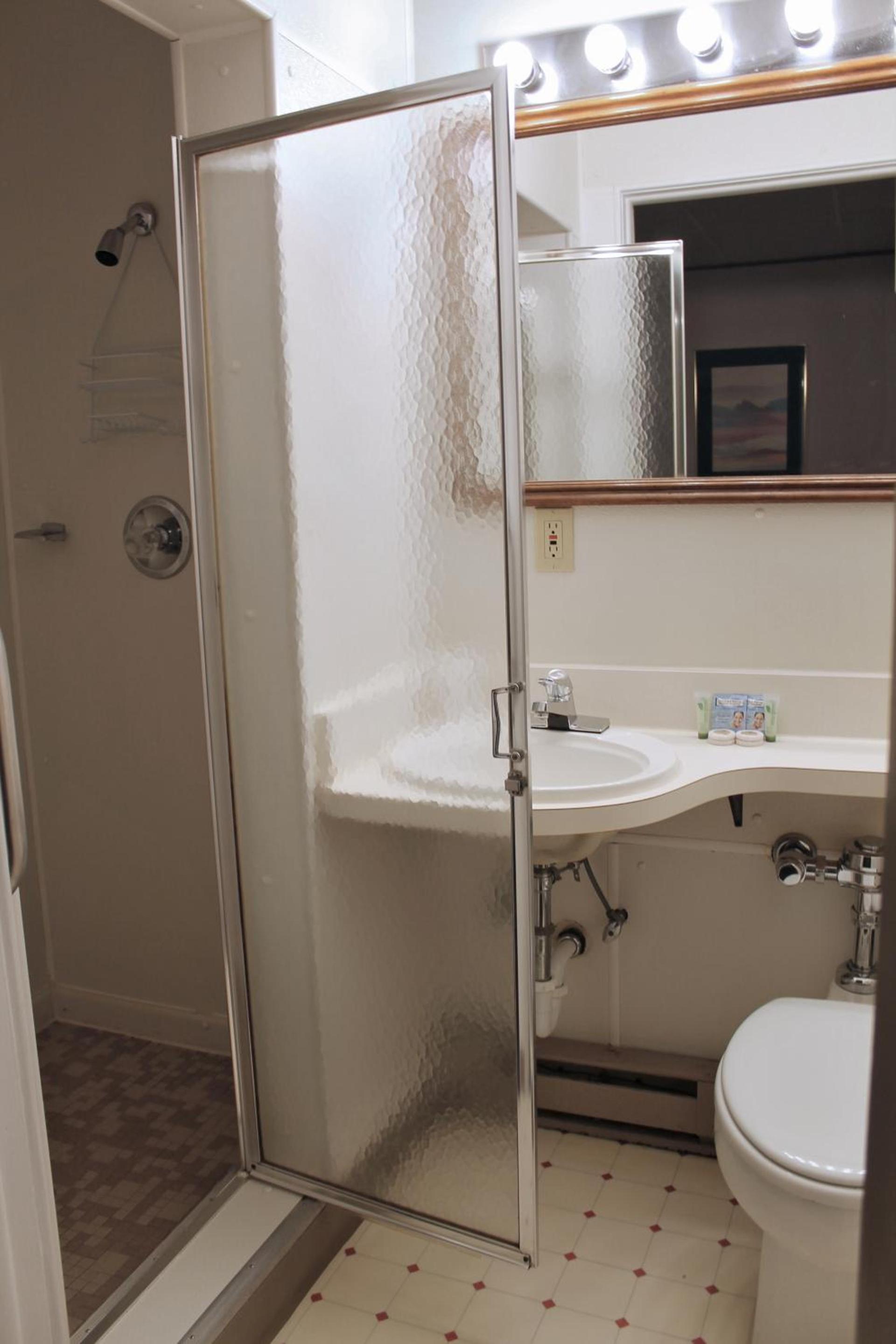 Budget Host Crestview Inn photo 16