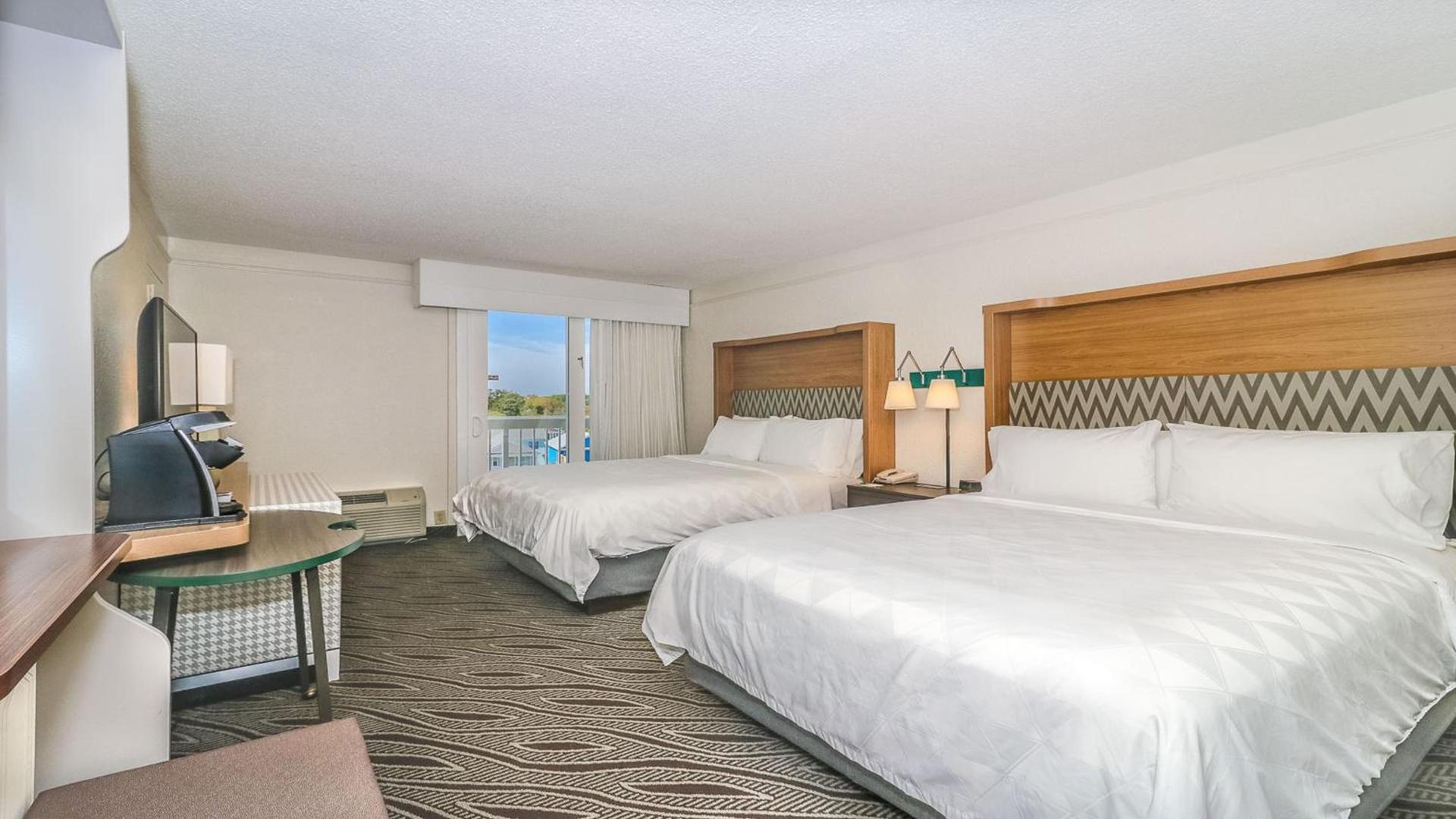 Holiday Inn Resort Oceanfront at Surfside Beach by IHG photo 9