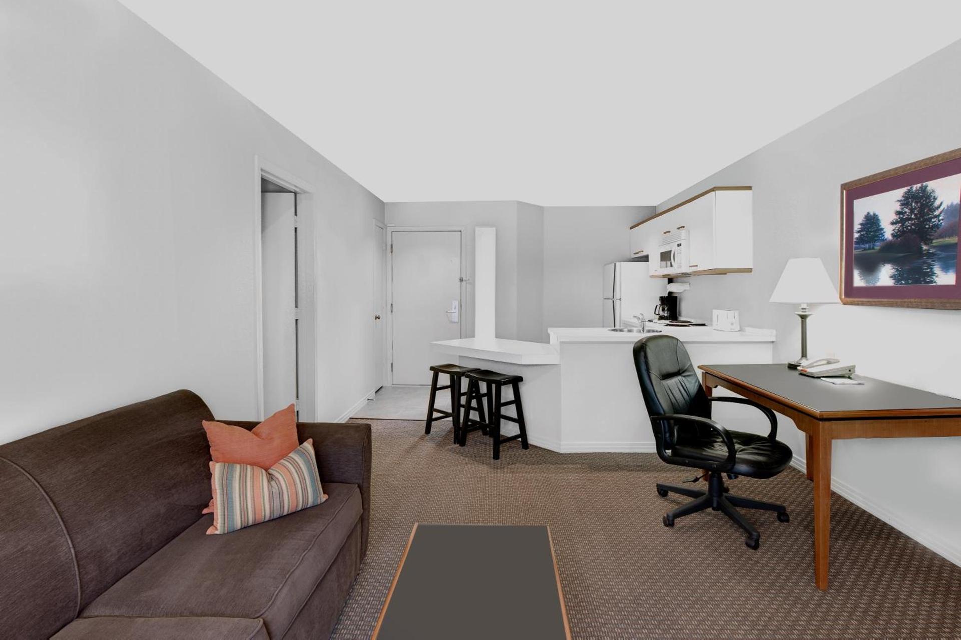 Value Suites Extended Stay - Arlington photo 8
