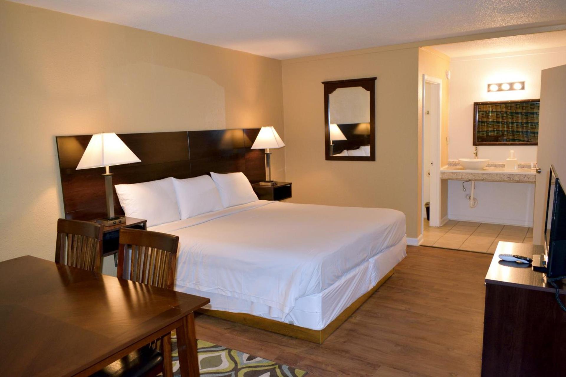 Red Carpet Inn Battleboro photo 30