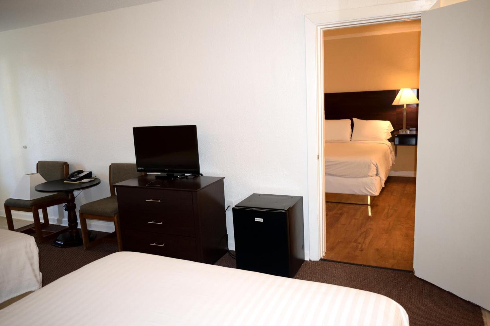 Red Carpet Inn Battleboro photo 24