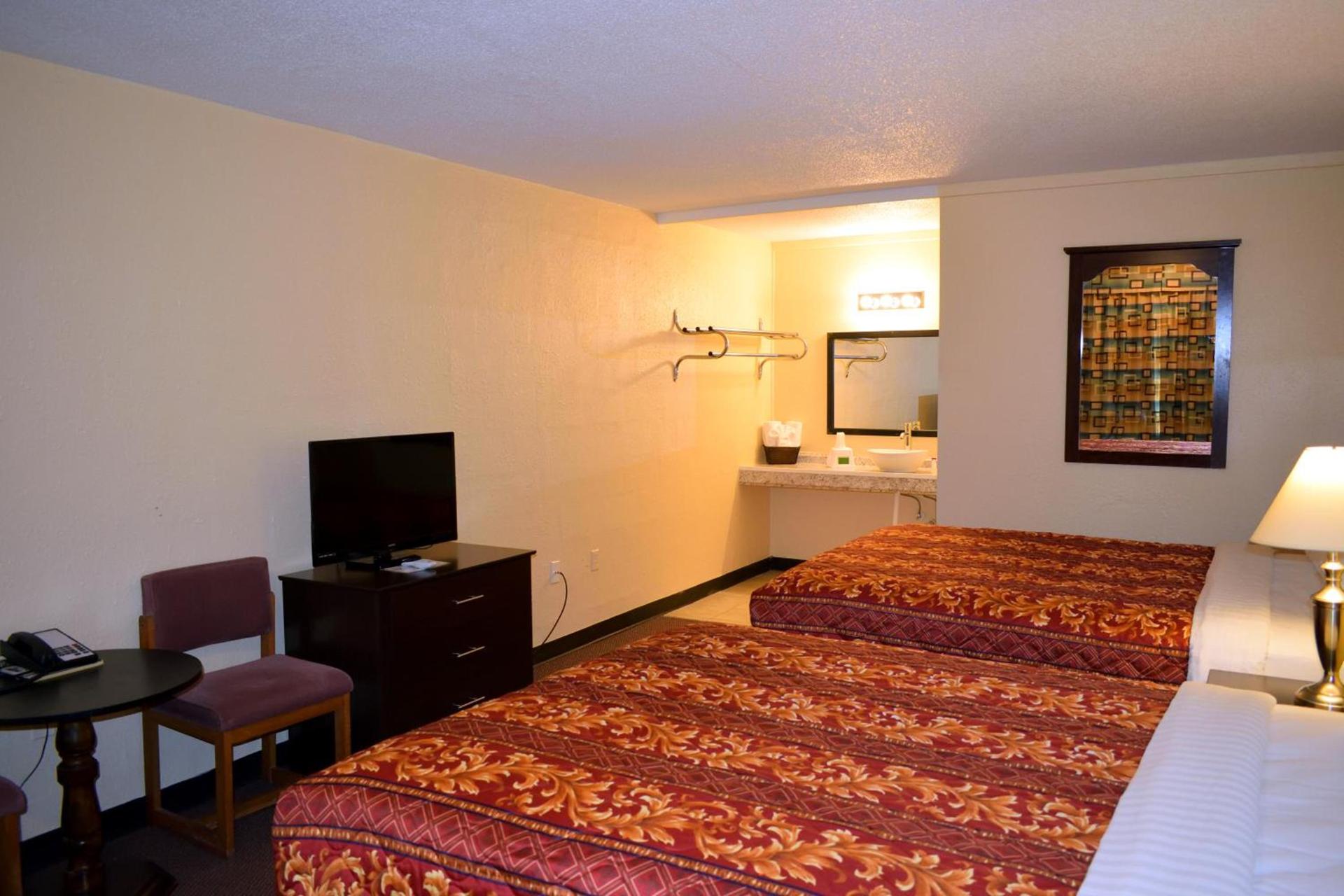 Red Carpet Inn Battleboro photo 38