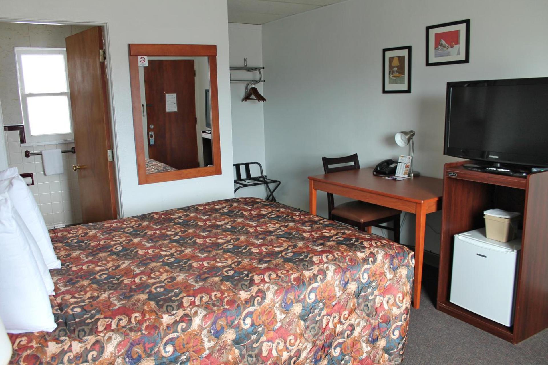 Budget Host Crestview Inn photo 14