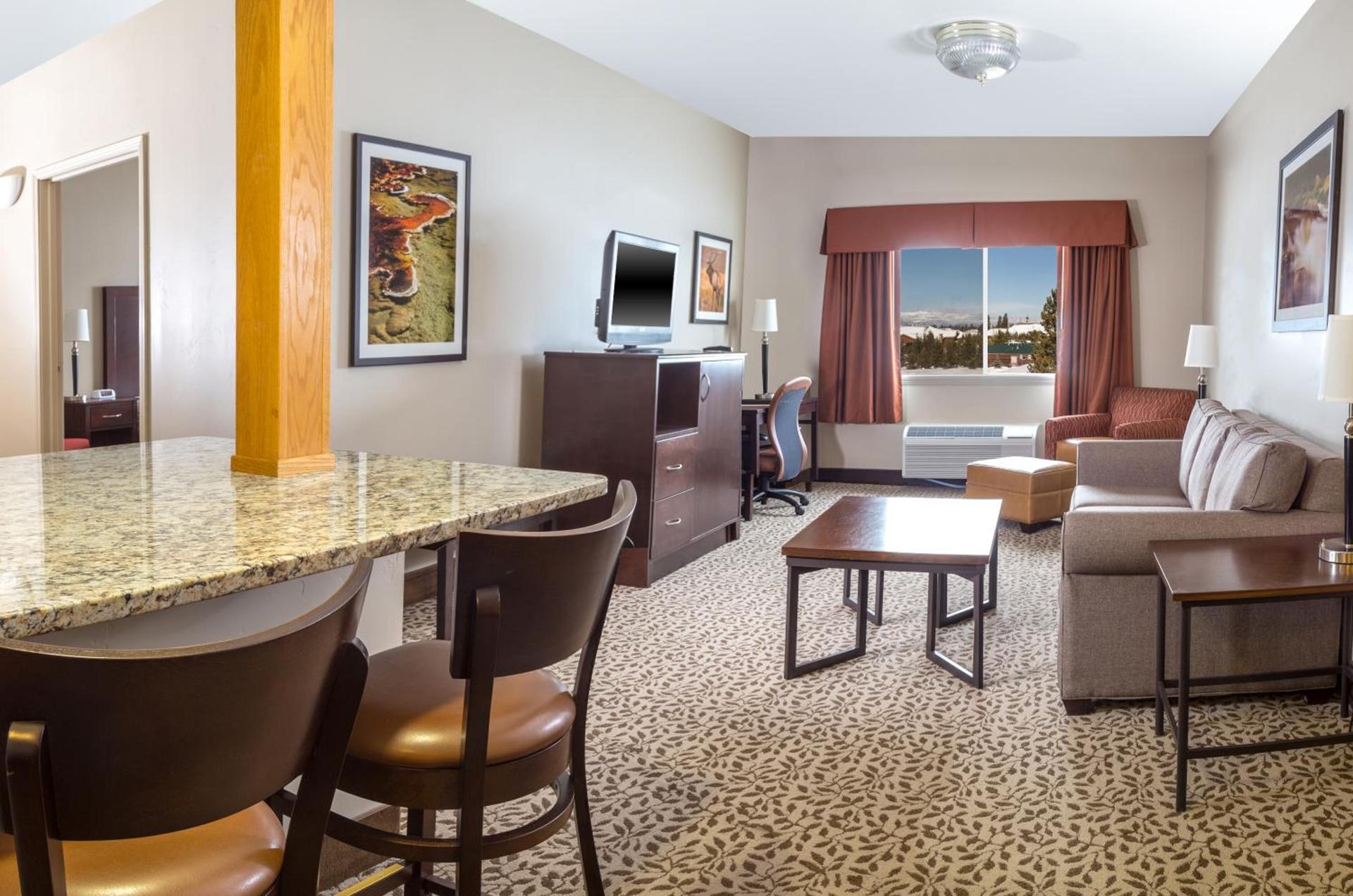 Gray Wolf Inn & Suites photo 25