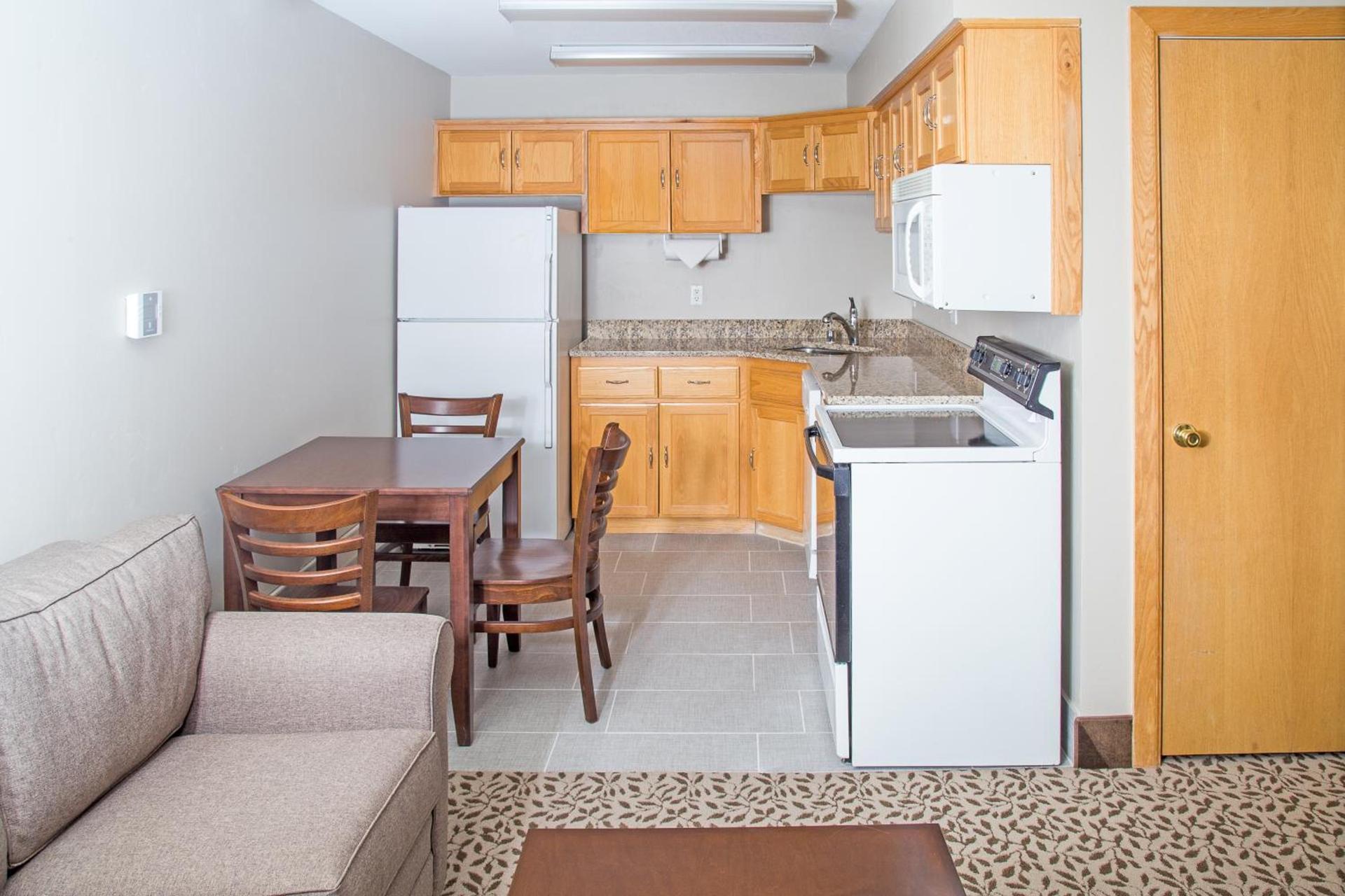 Gray Wolf Inn & Suites photo 10