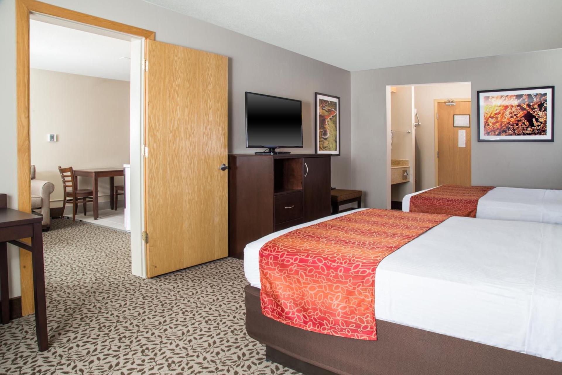 Gray Wolf Inn & Suites photo 9