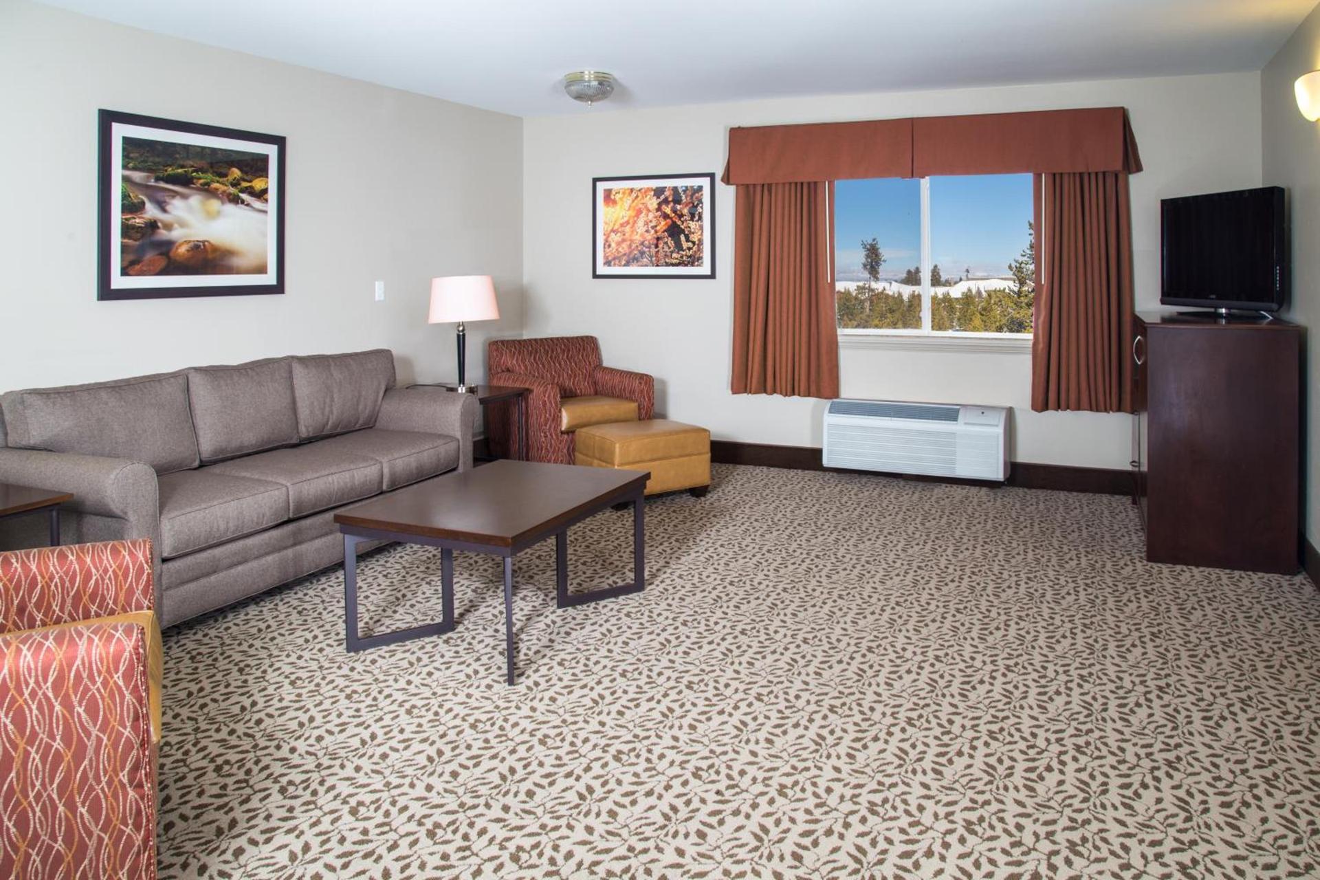 Gray Wolf Inn & Suites photo 11
