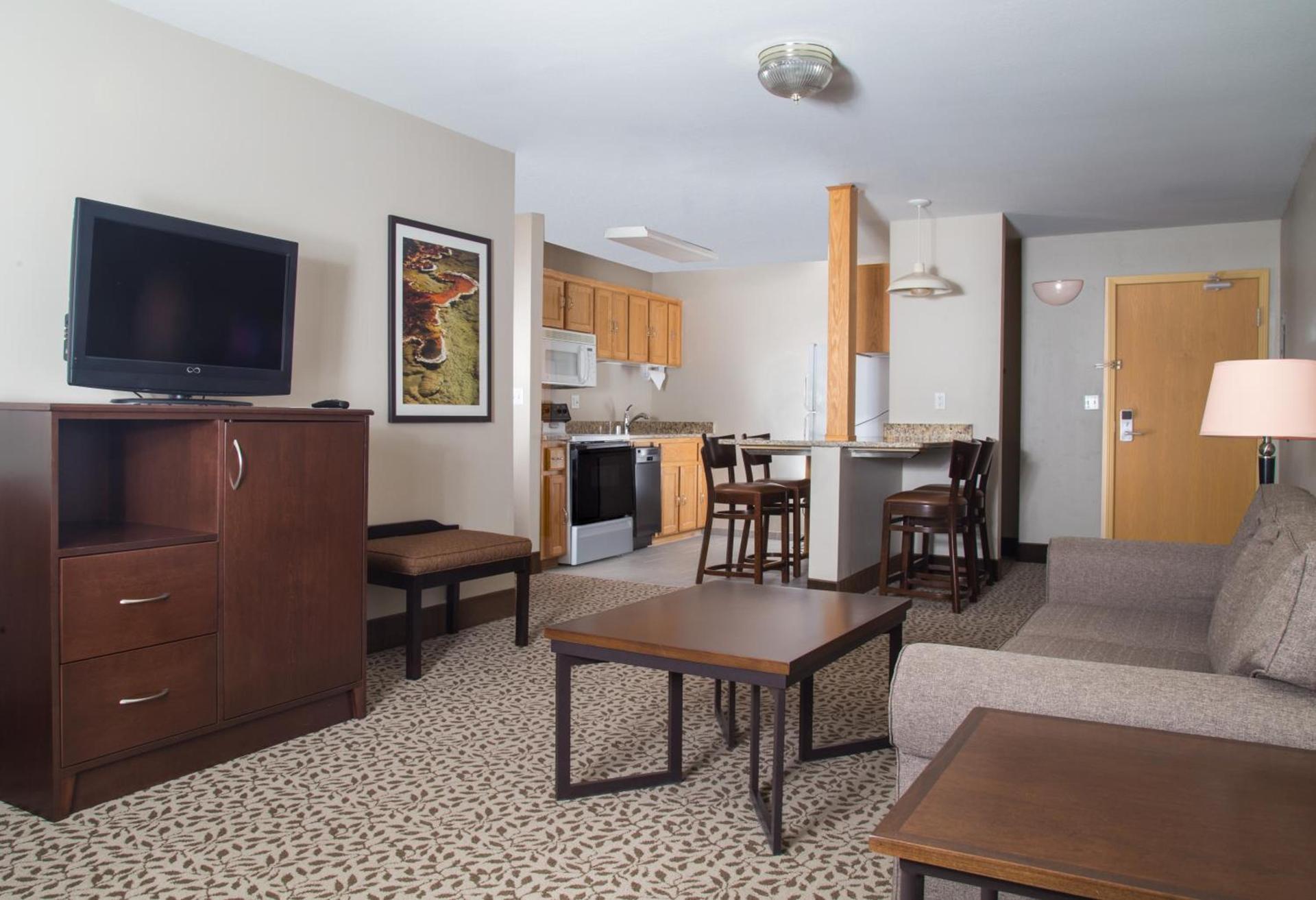 Gray Wolf Inn & Suites photo 18
