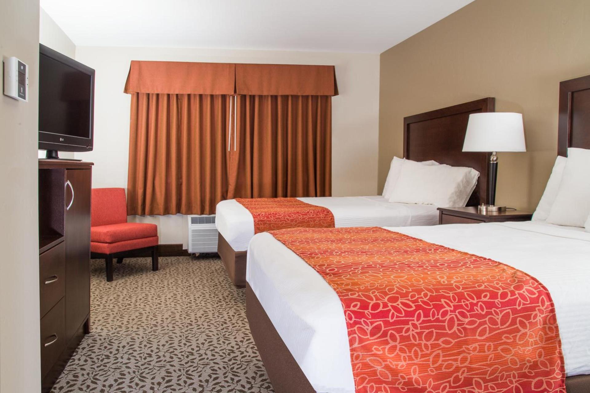 Gray Wolf Inn & Suites photo 8