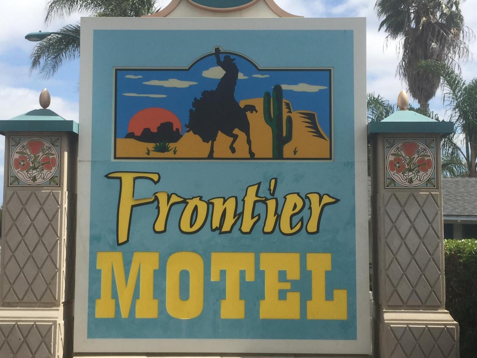 Frontier Motel photo 8