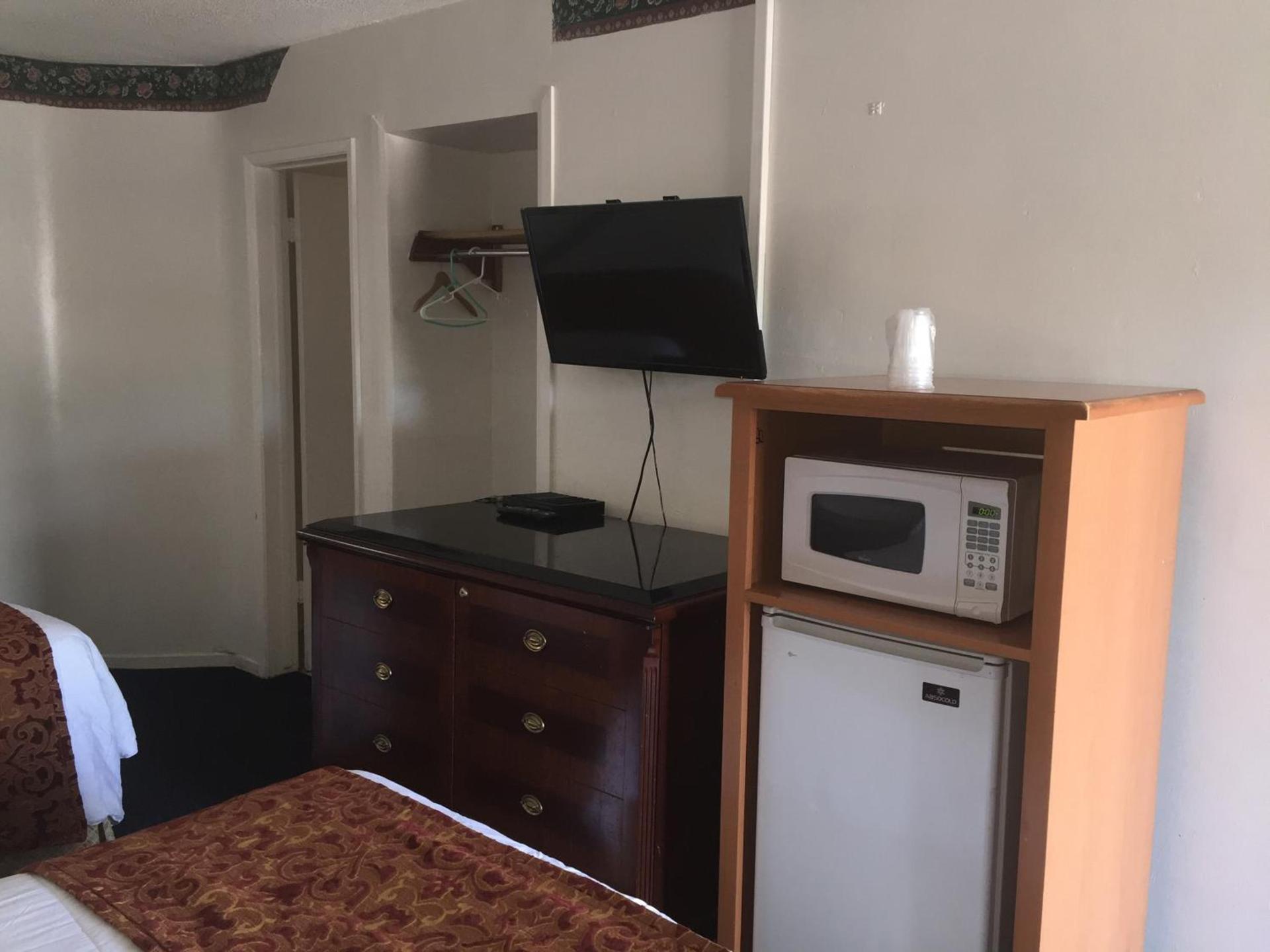 Frontier Motel photo 15