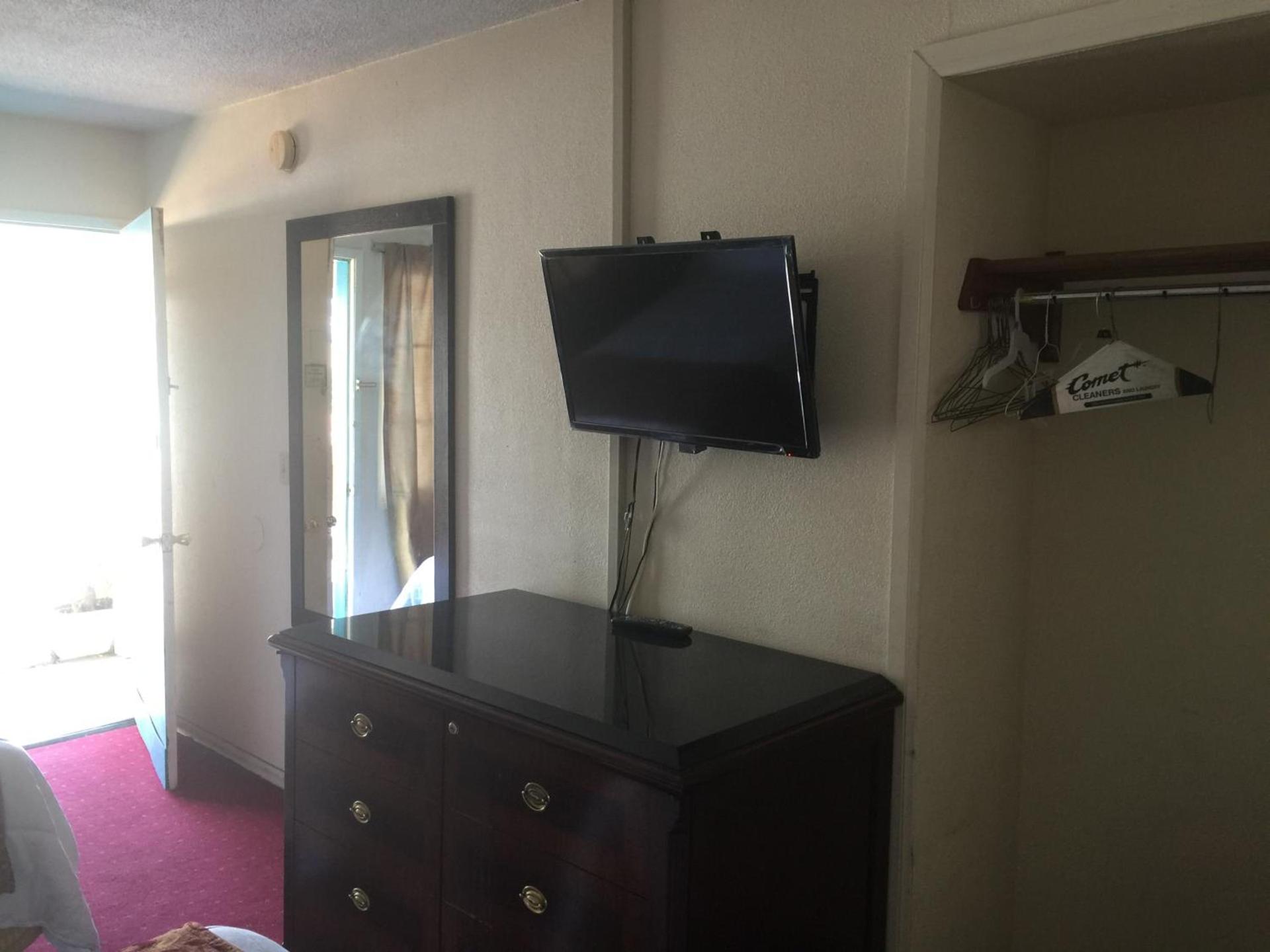 Frontier Motel photo 14