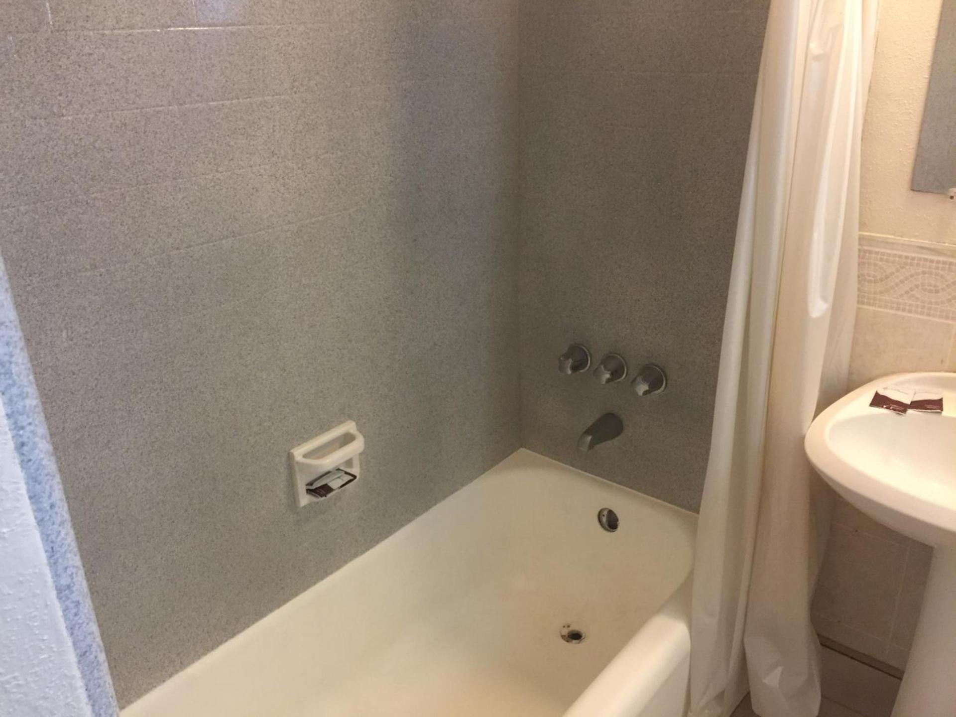 Frontier Motel photo 13