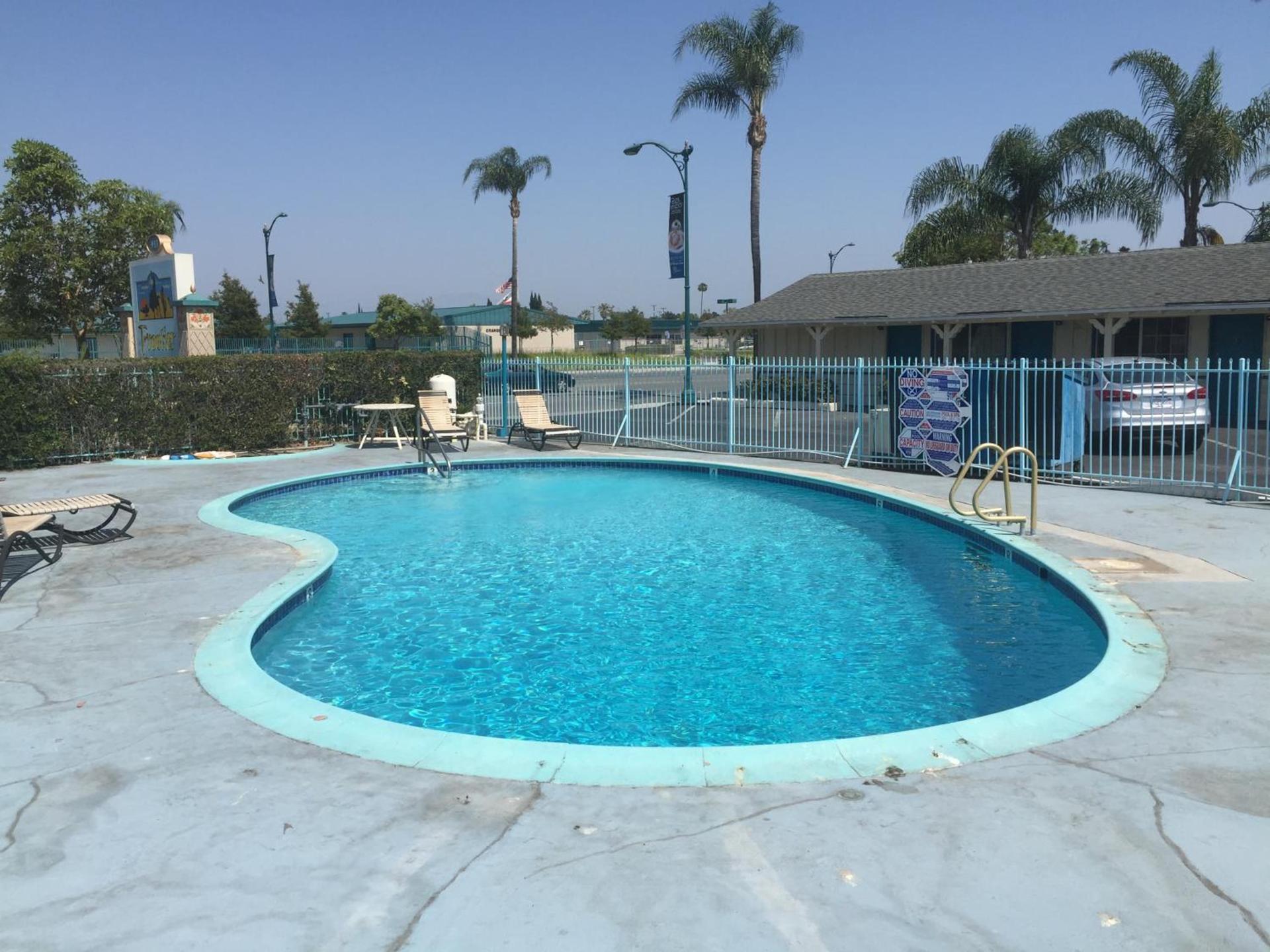 Frontier Motel photo 5