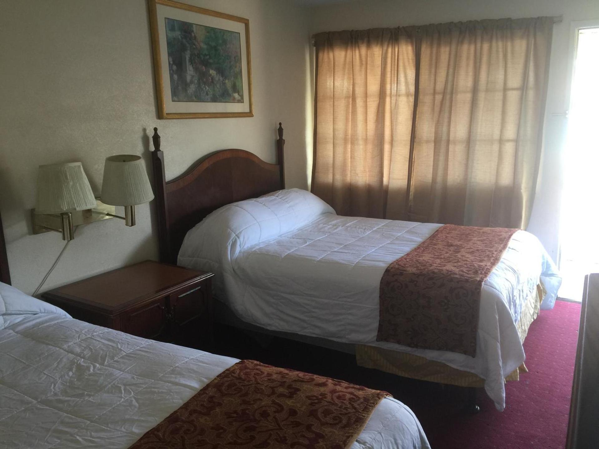 Frontier Motel photo 16