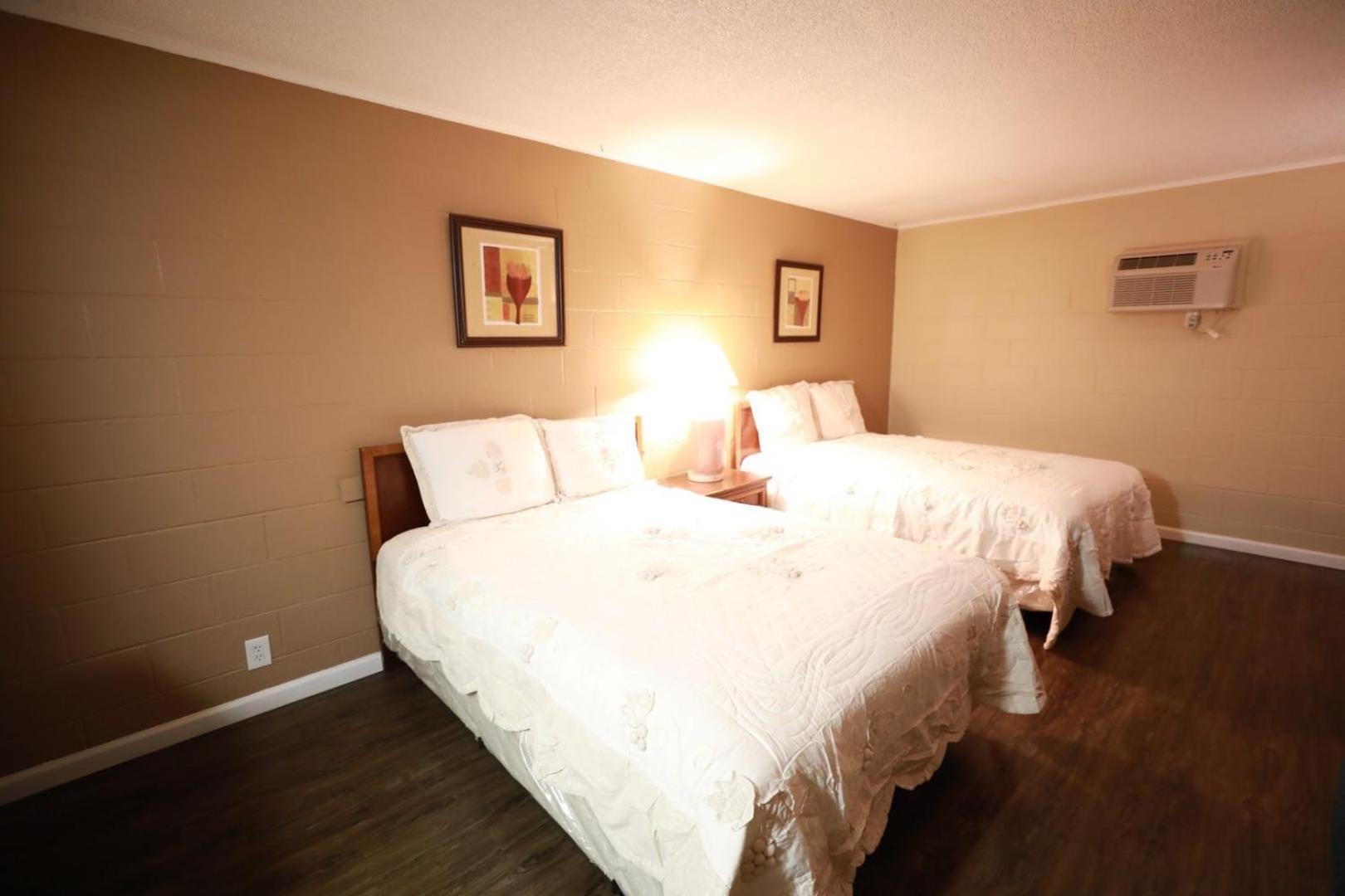 Royal Inn and Suites photo 15