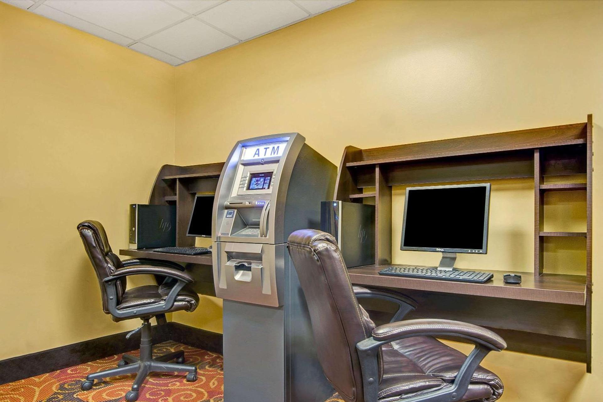 Super 8 by Wyndham Stamford/New York City Area photo 13