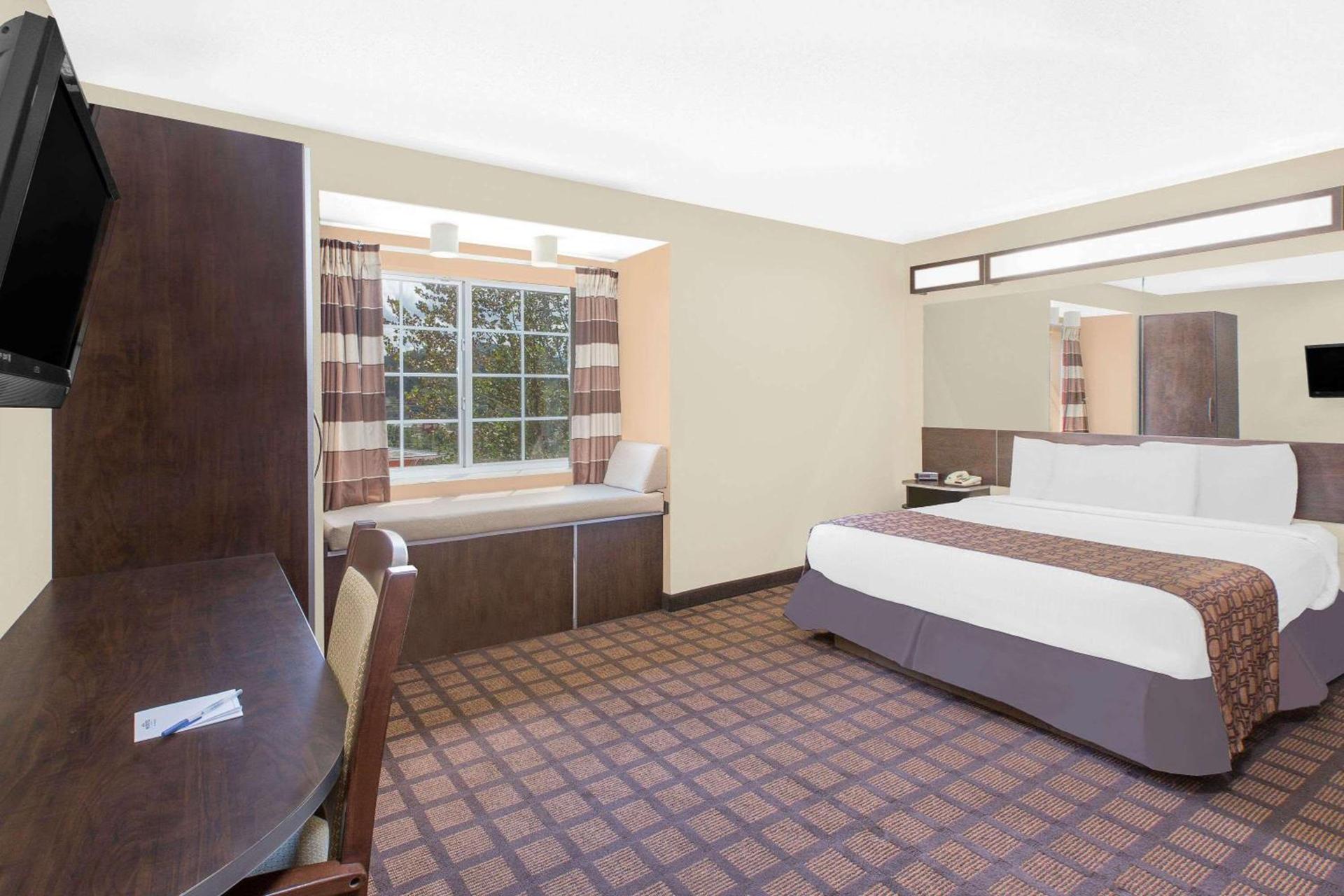 Microtel Inn & Suites by Wyndham Franklin photo 9