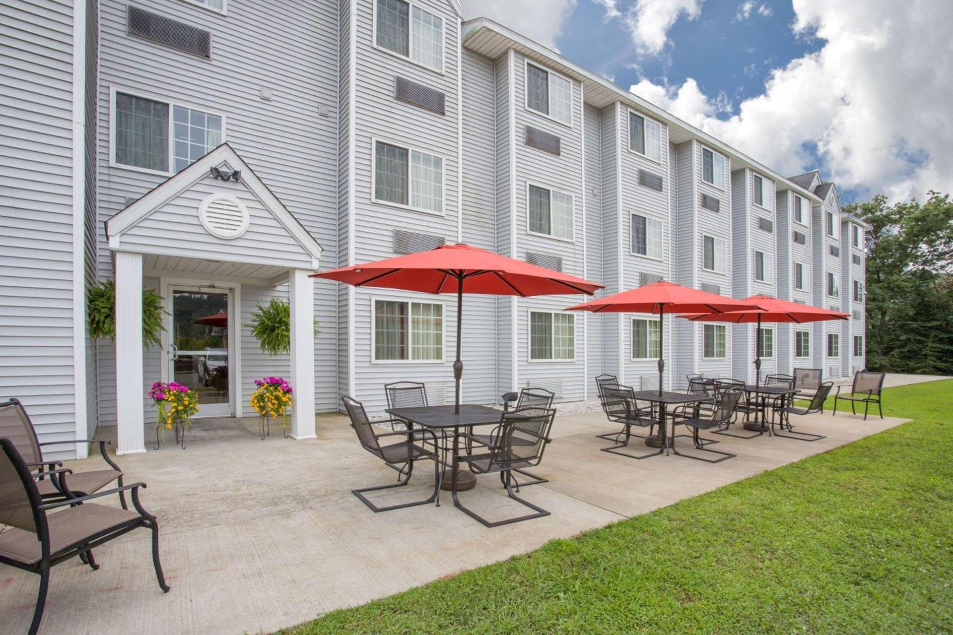 Microtel Inn and Suites Gassaway photo 23