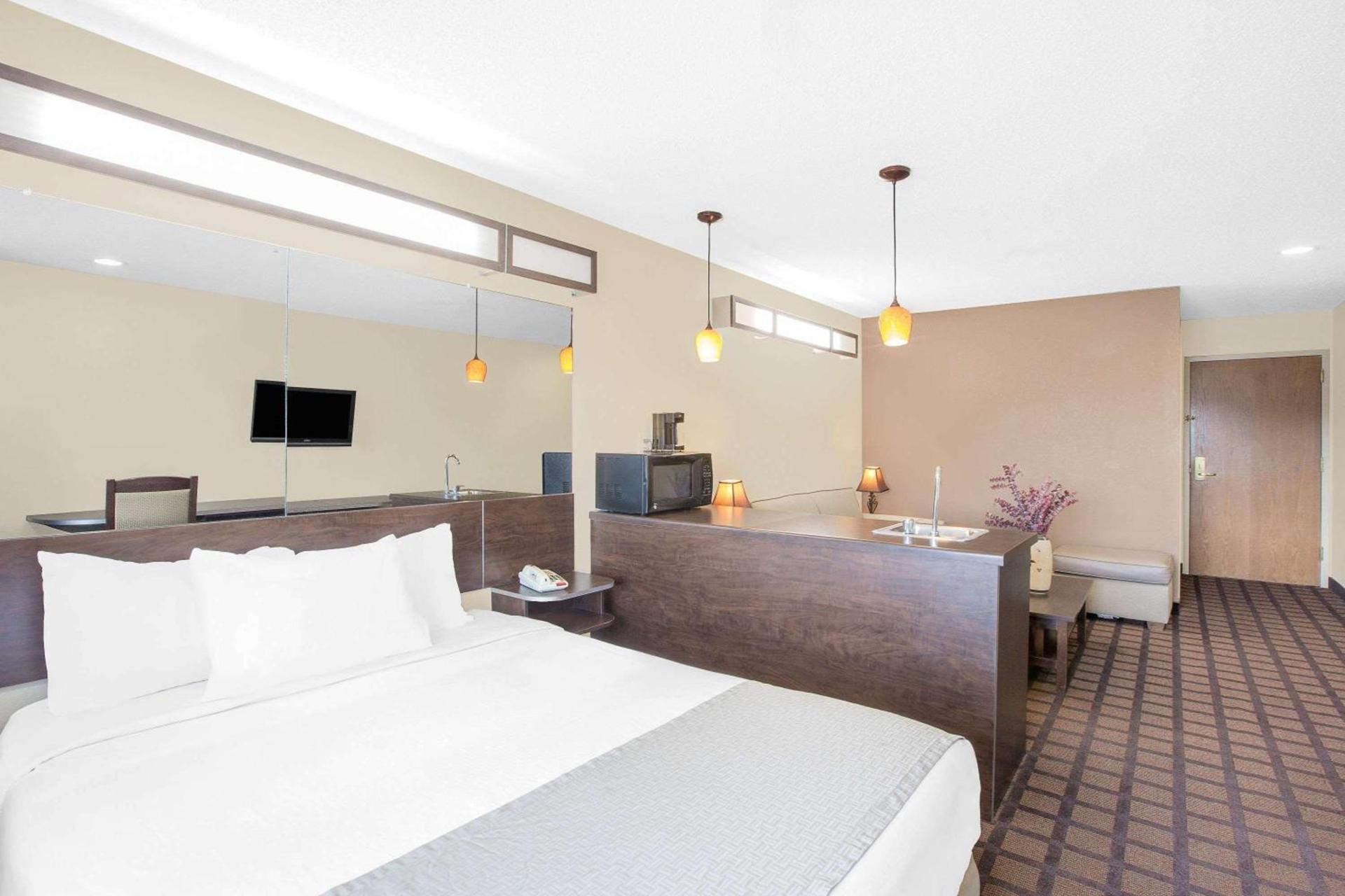 Microtel Inn & Suites by Wyndham Franklin photo 10