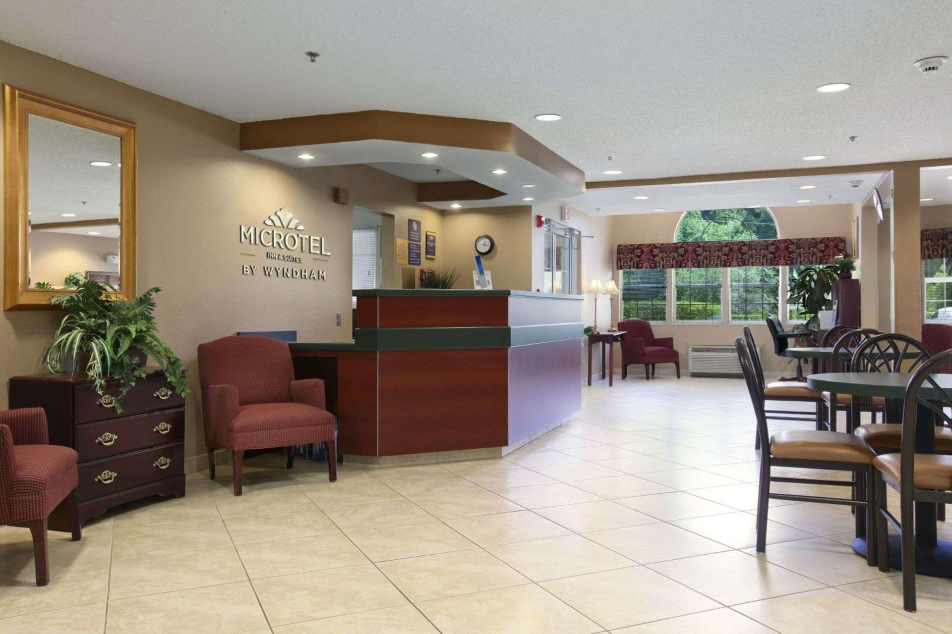 Microtel Inn & Suites by Wyndham Palm Coast I-95 photo 32