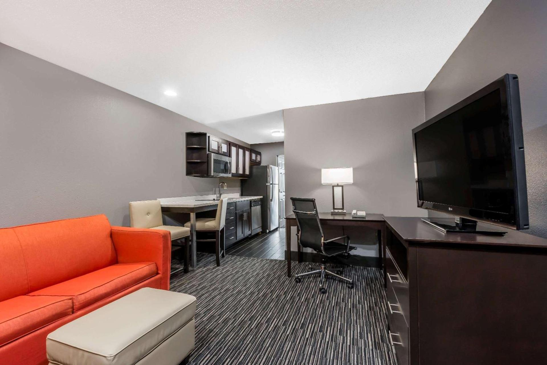 Hawthorn Extended Stay by Wyndham Columbus West photo 25