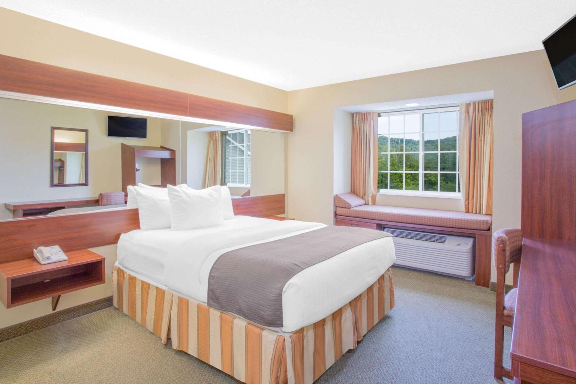 Microtel Inn and Suites Gassaway photo 26
