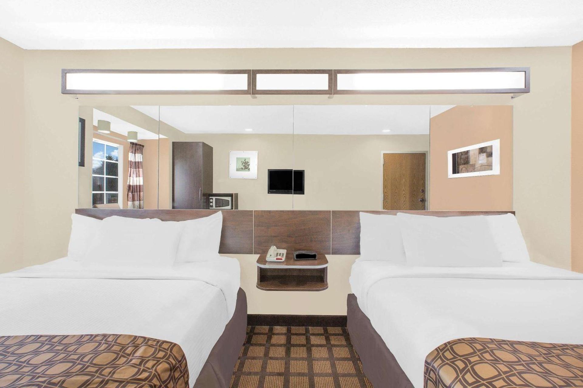Microtel Inn & Suites by Wyndham Franklin photo 11