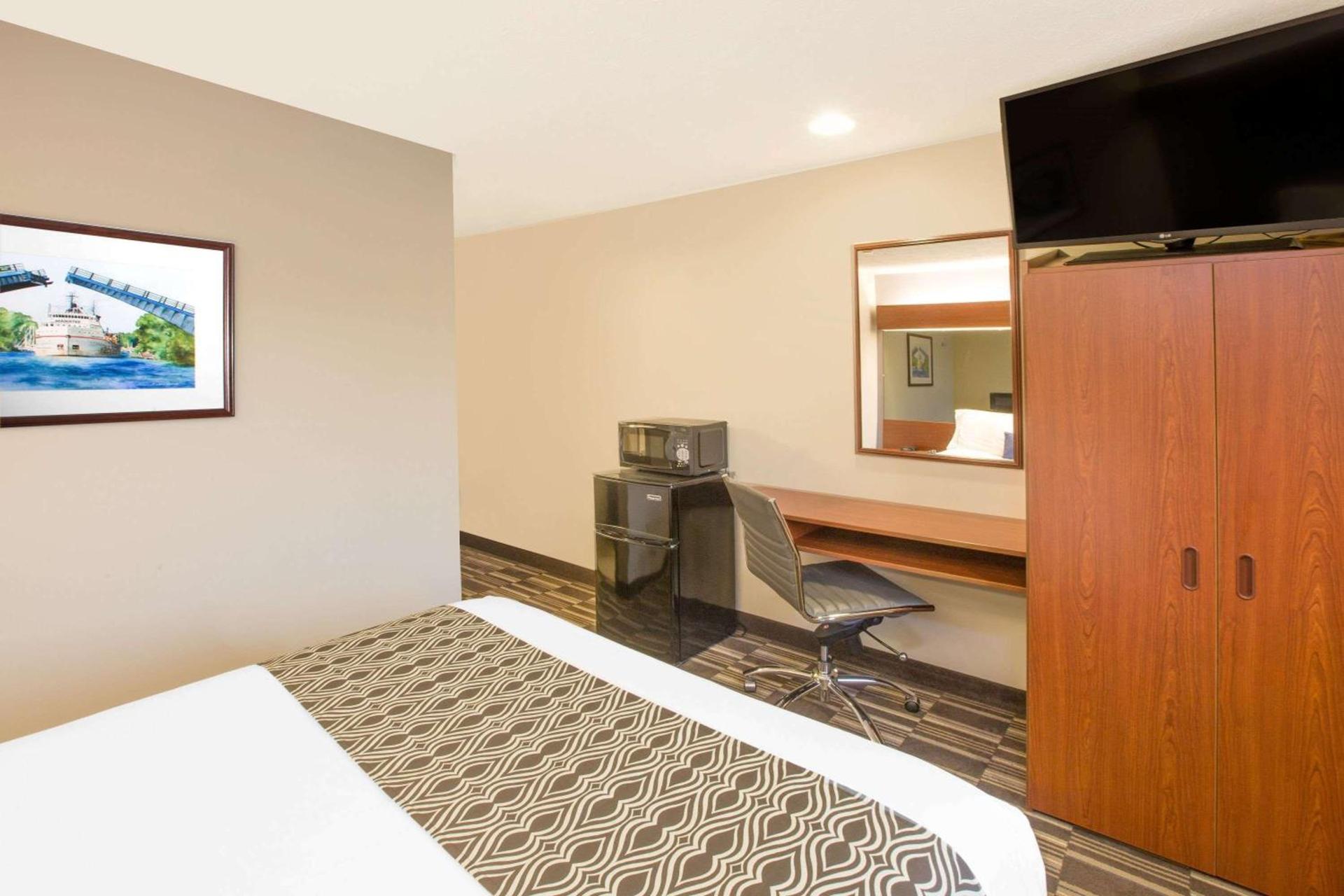 Microtel Inn and Suites Manistee photo 24