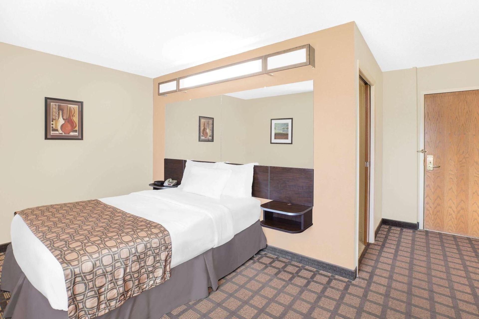 Microtel Inn & Suites by Wyndham Franklin photo 12