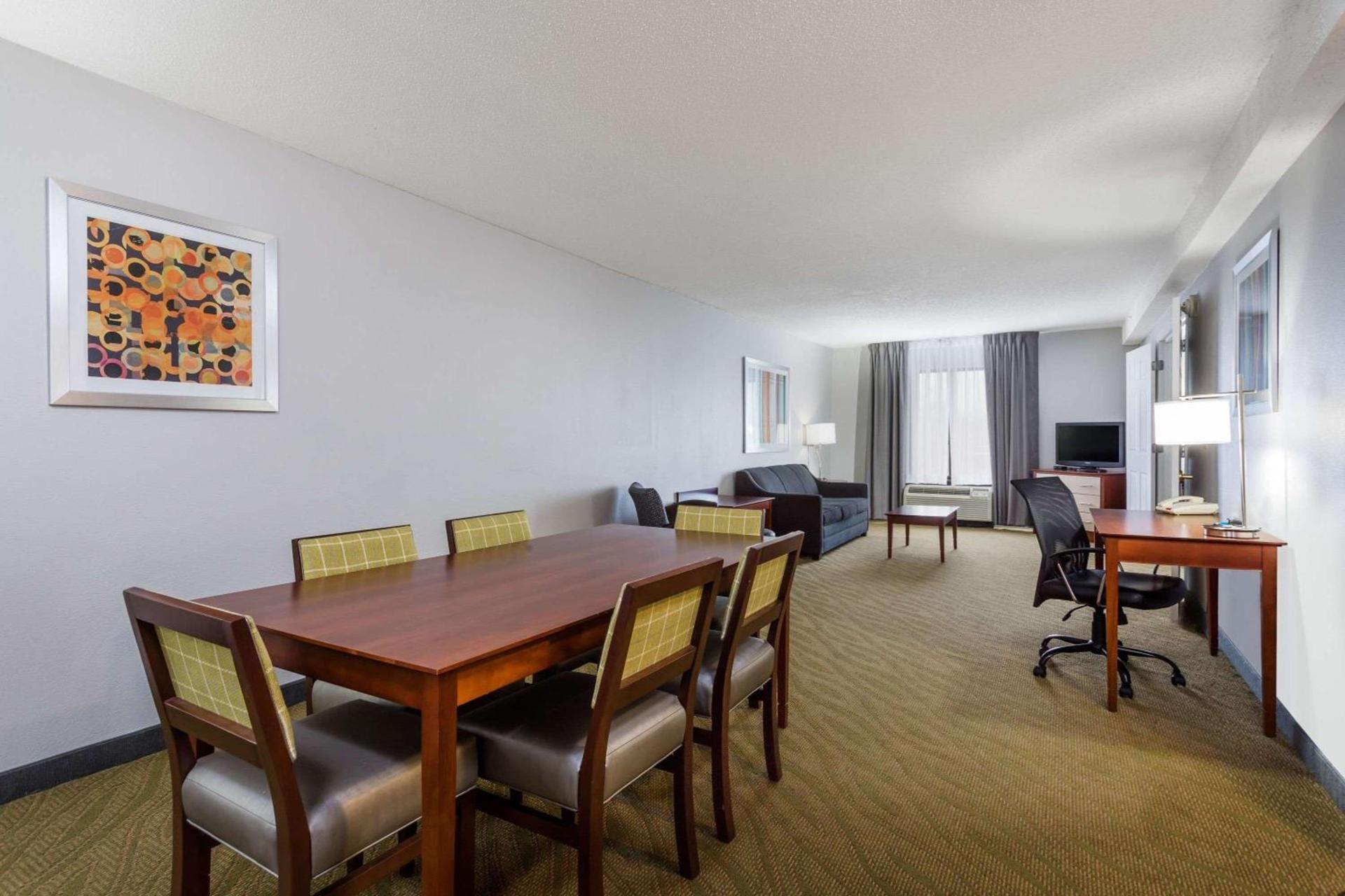 Wingate by Wyndham Chesapeake photo 24