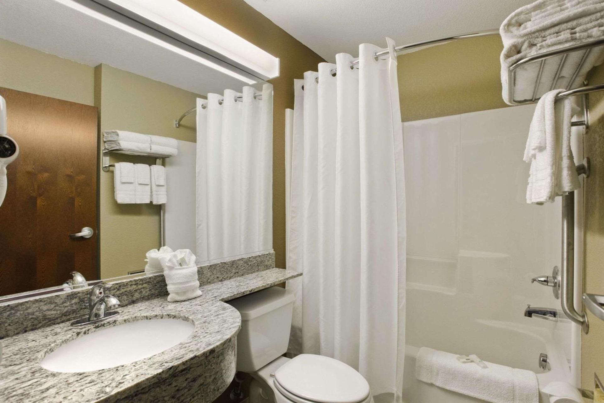 Microtel Inn & Suites by Wyndham Williston photo 16
