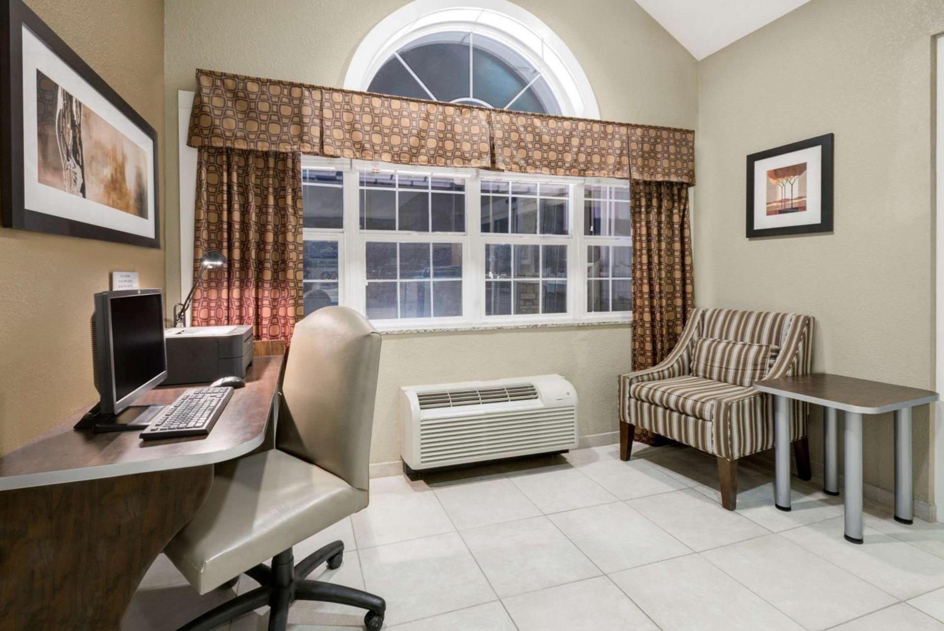 Microtel Inn & Suites by Wyndham Williston photo 22