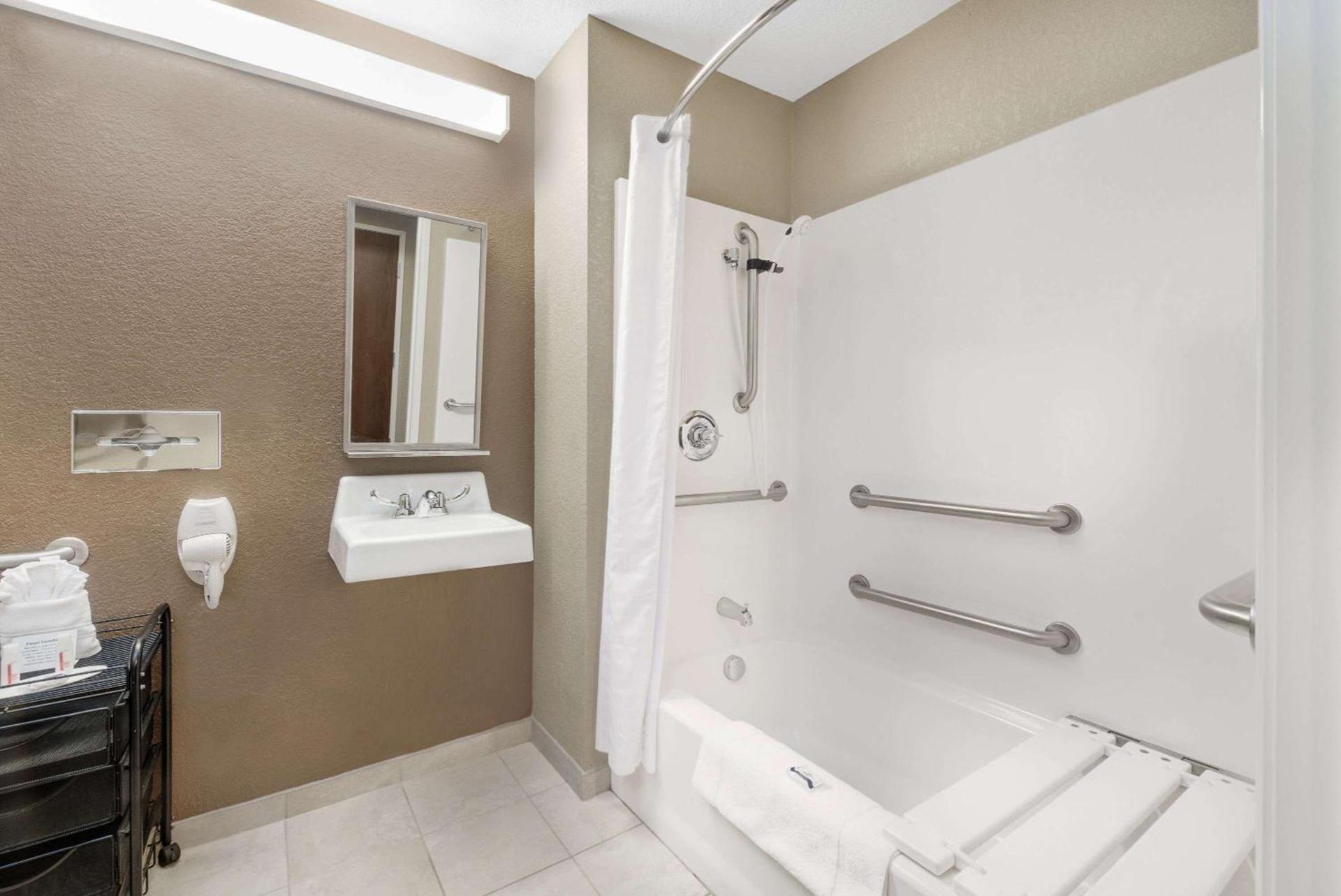 Microtel Inn & Suites by Wyndham Williston photo 10