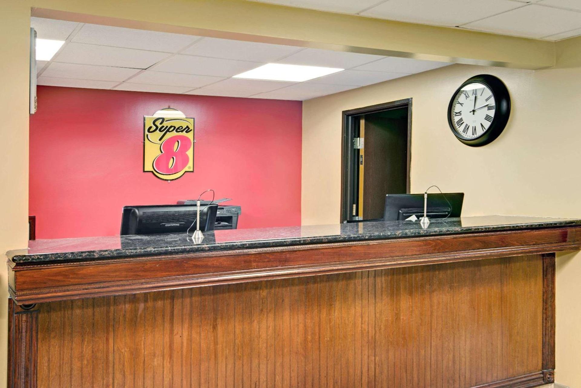Super 8 by Wyndham Stamford/New York City Area photo 23