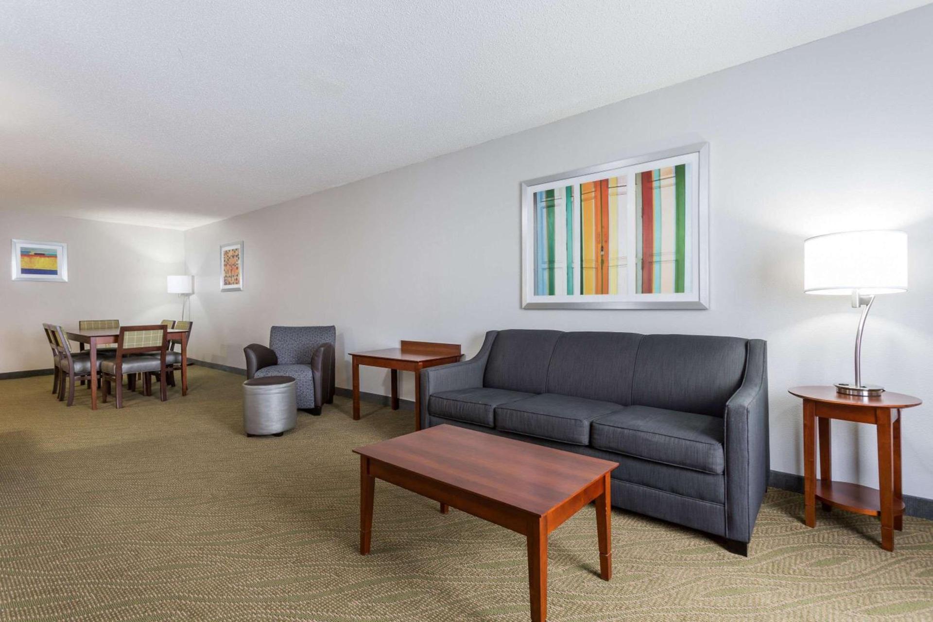Wingate by Wyndham Chesapeake photo 21