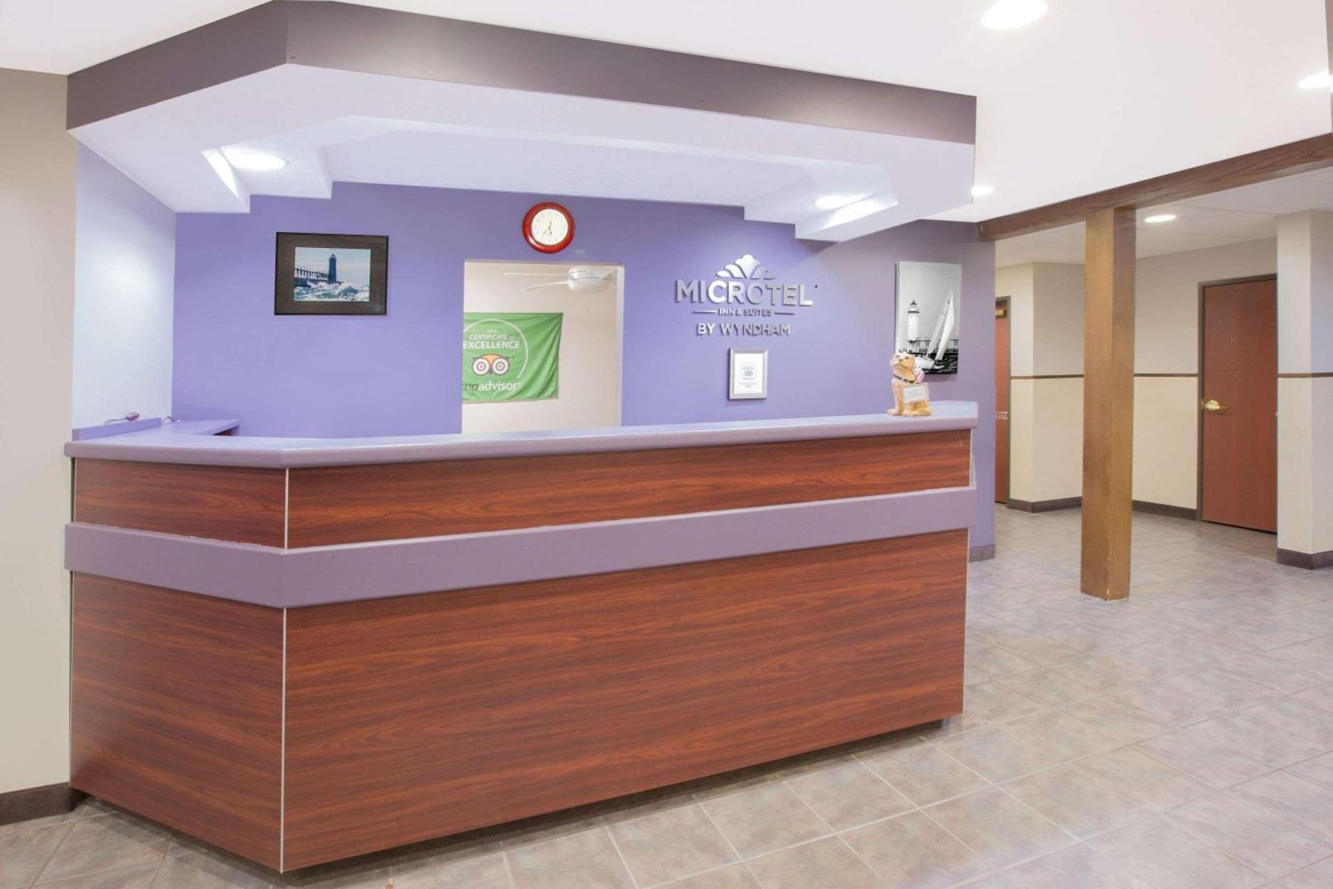 Microtel Inn and Suites Manistee photo 4