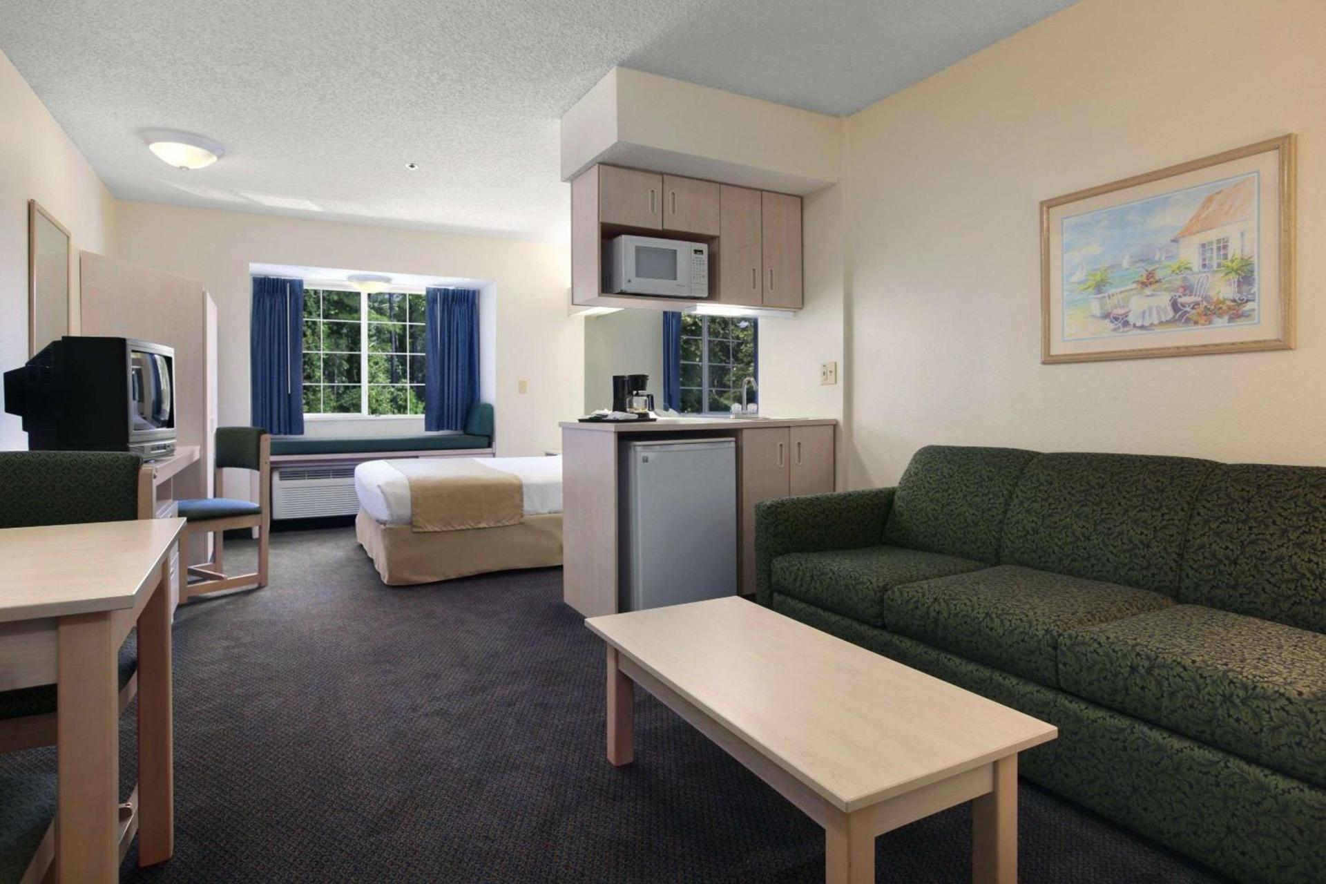 Microtel Inn & Suites by Wyndham Palm Coast I-95 photo 34