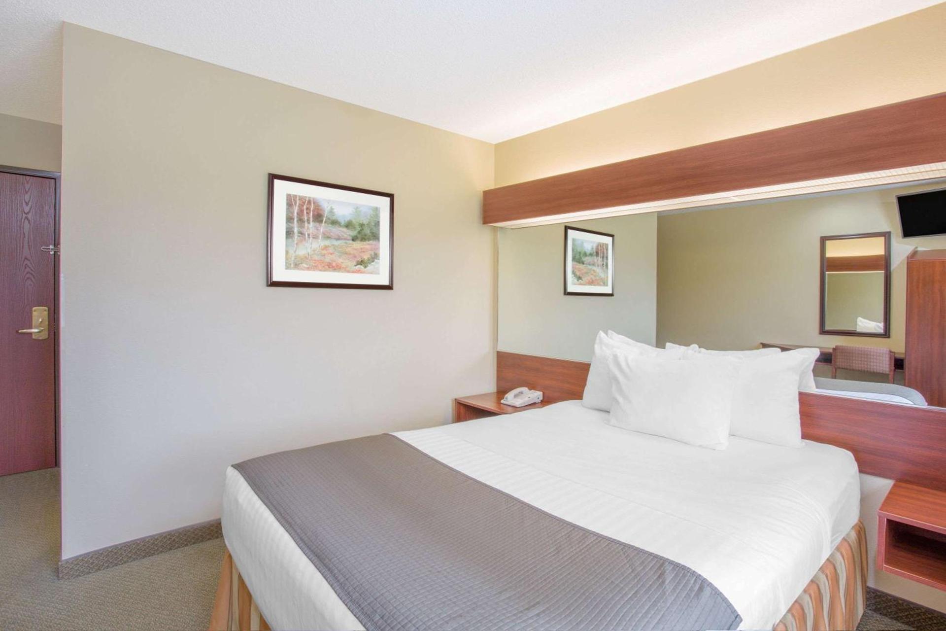 Microtel Inn and Suites Gassaway photo 33