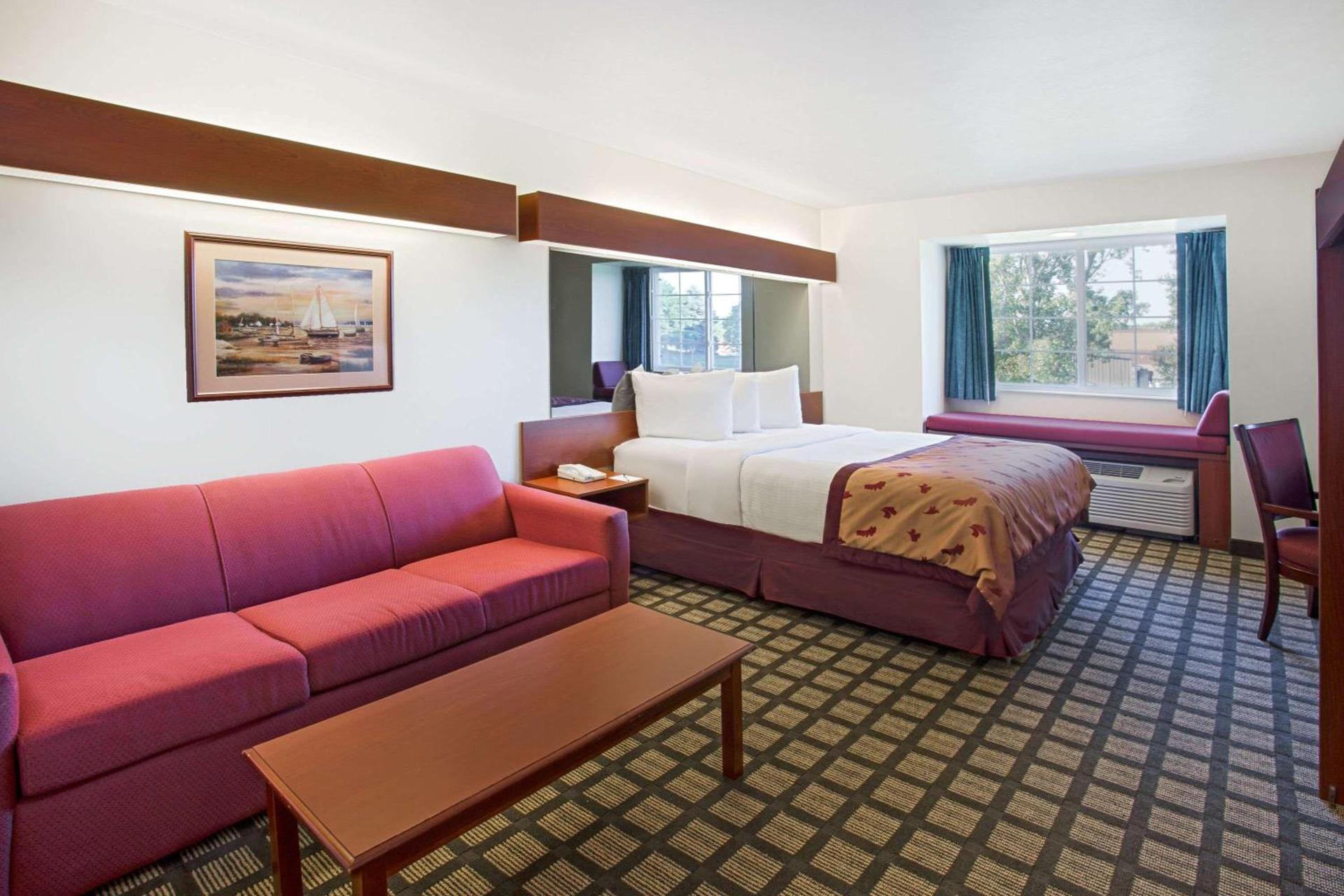 Microtel Inn & Suites by Wyndham Holland photo 10