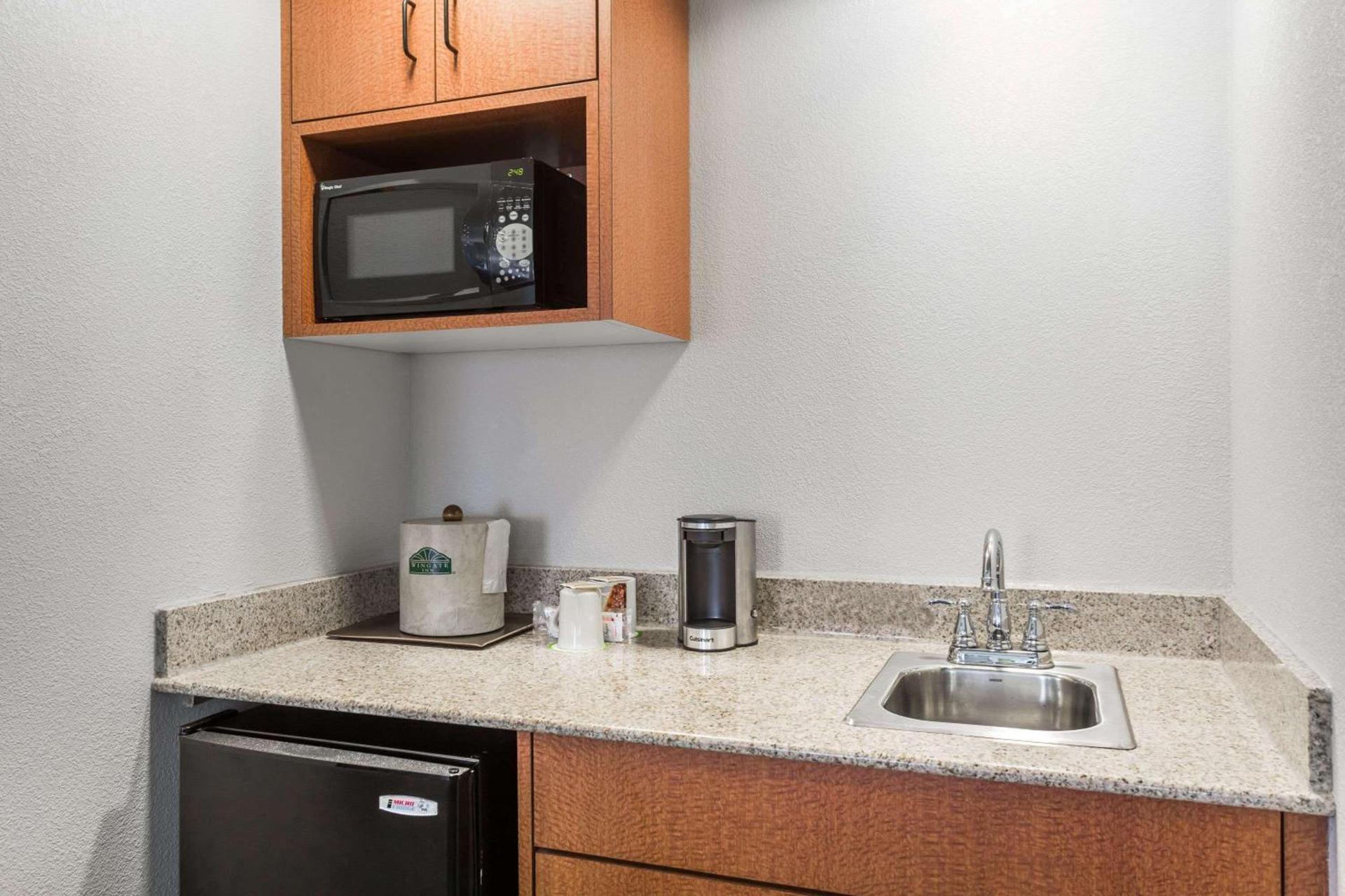 Wingate by Wyndham Chesapeake photo 18