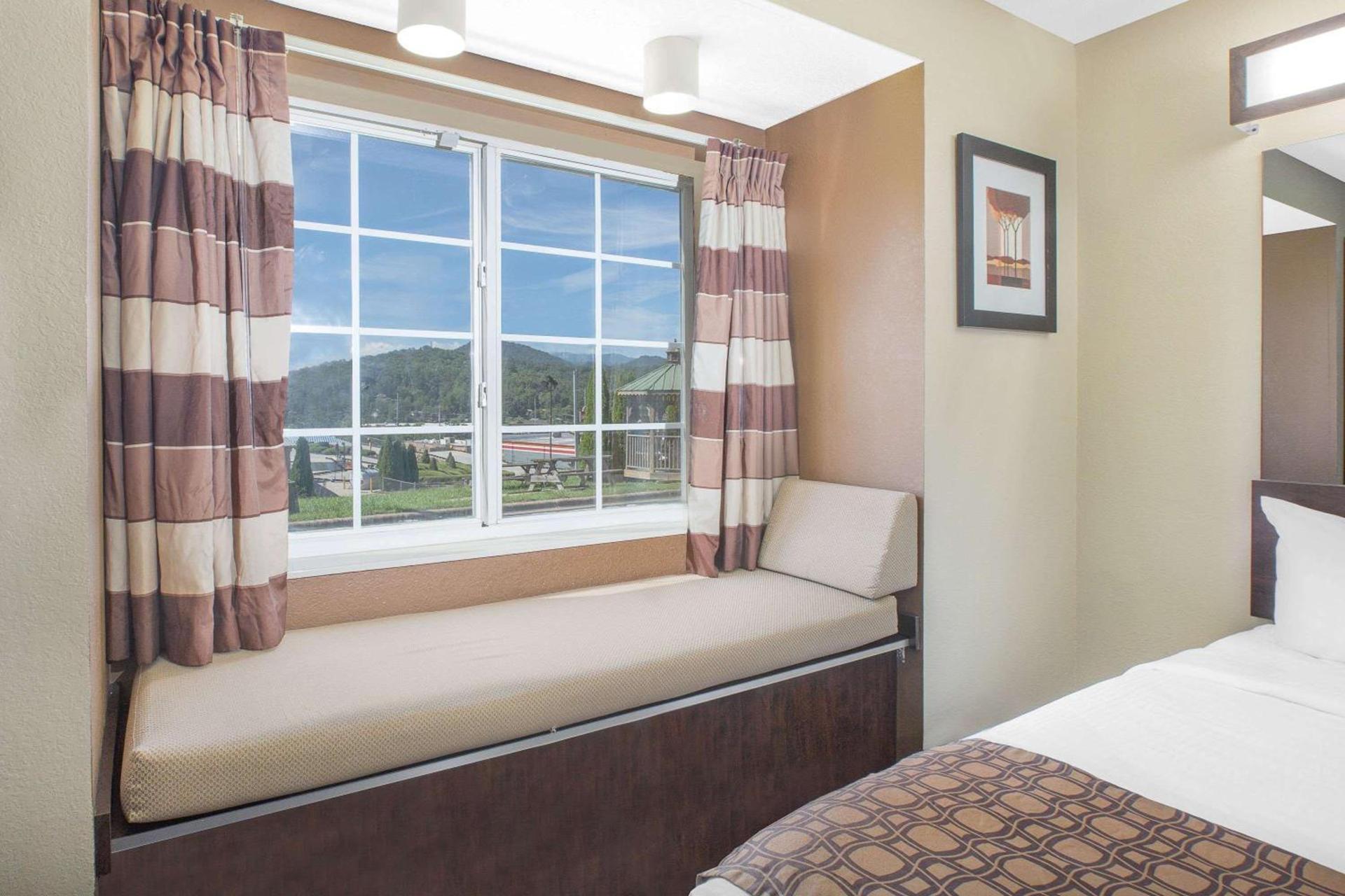 Microtel Inn & Suites by Wyndham Franklin photo 15