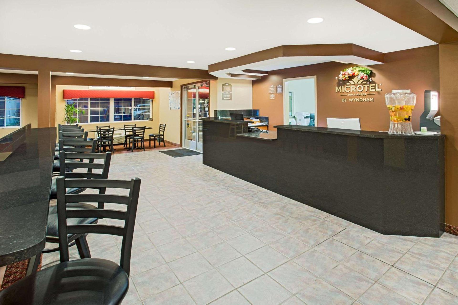 Microtel Inn & Suites by Wyndham Holland photo 3