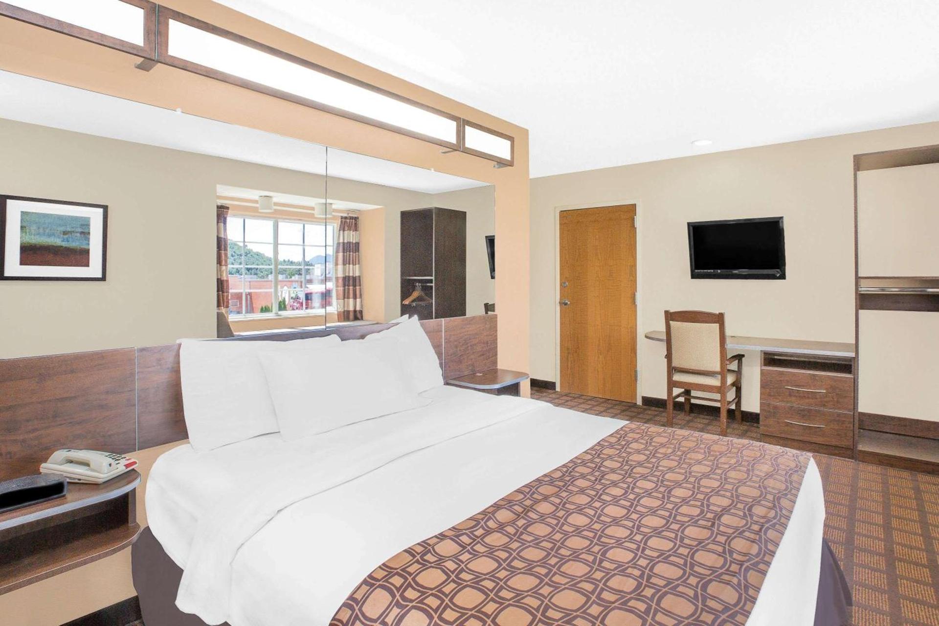 Microtel Inn & Suites by Wyndham Franklin photo 16