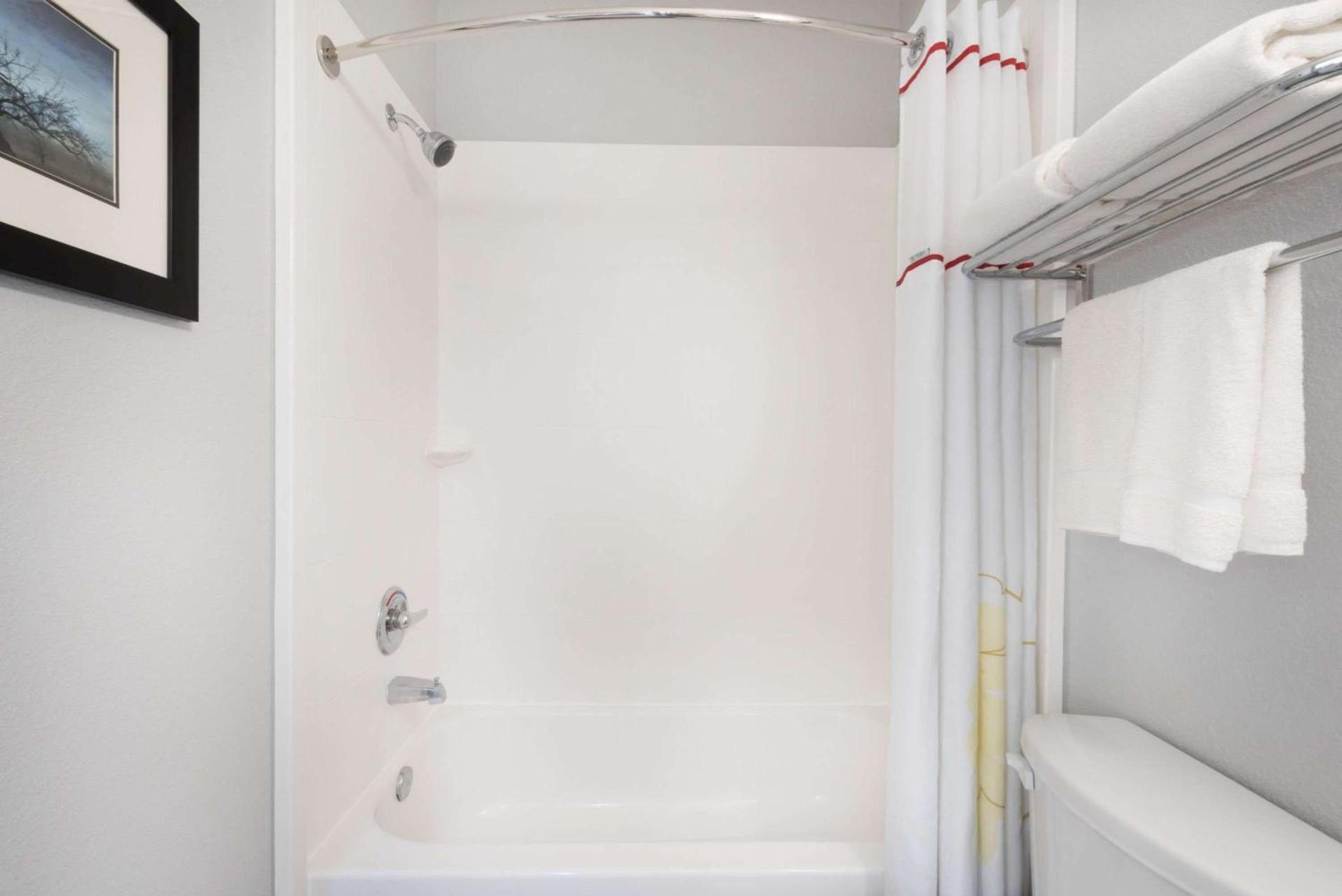 Hawthorn Extended Stay by Wyndham Midland photo 16