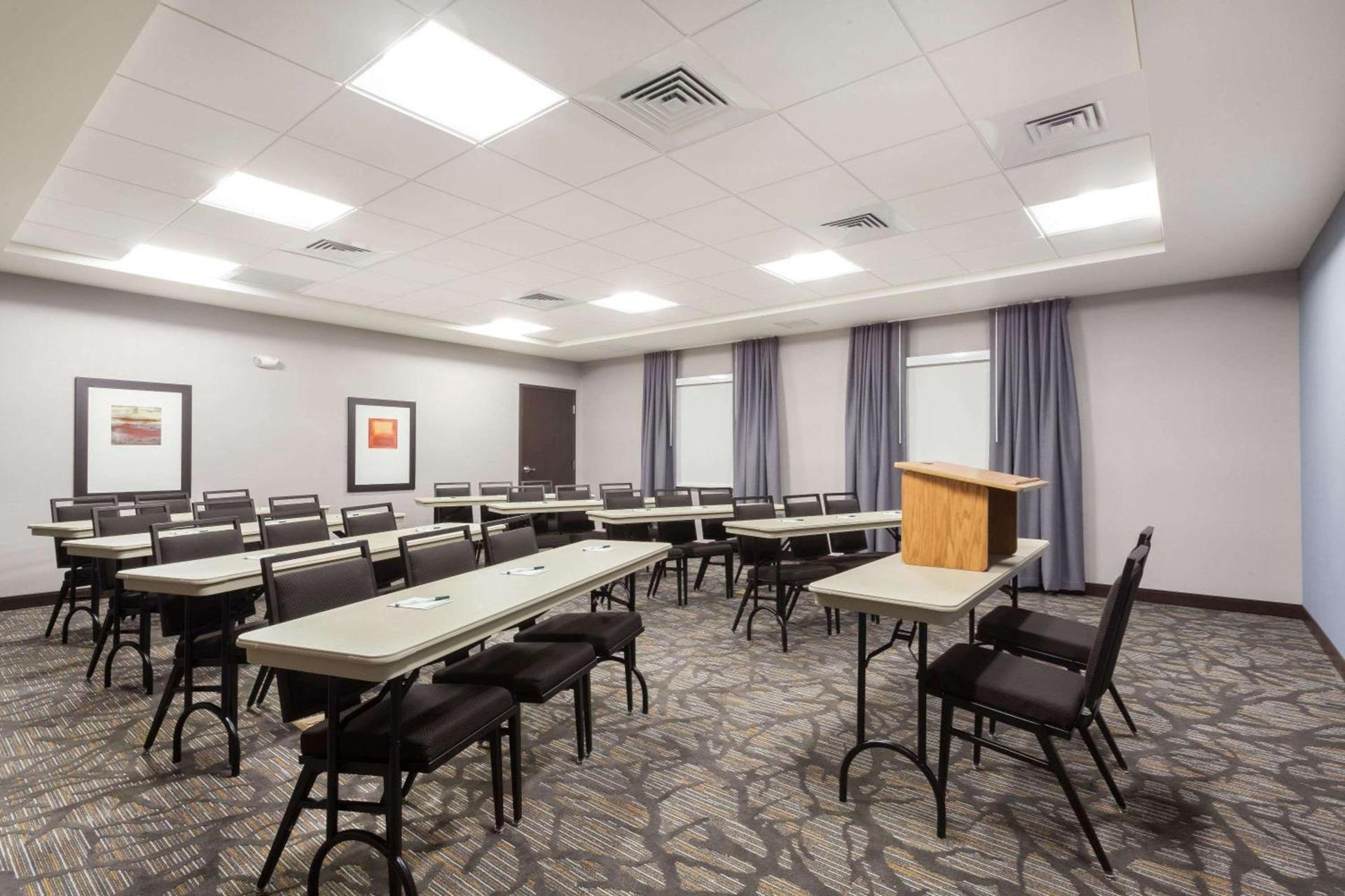 Wingate by Wyndham Altoona Downtown/Medical Center photo 31
