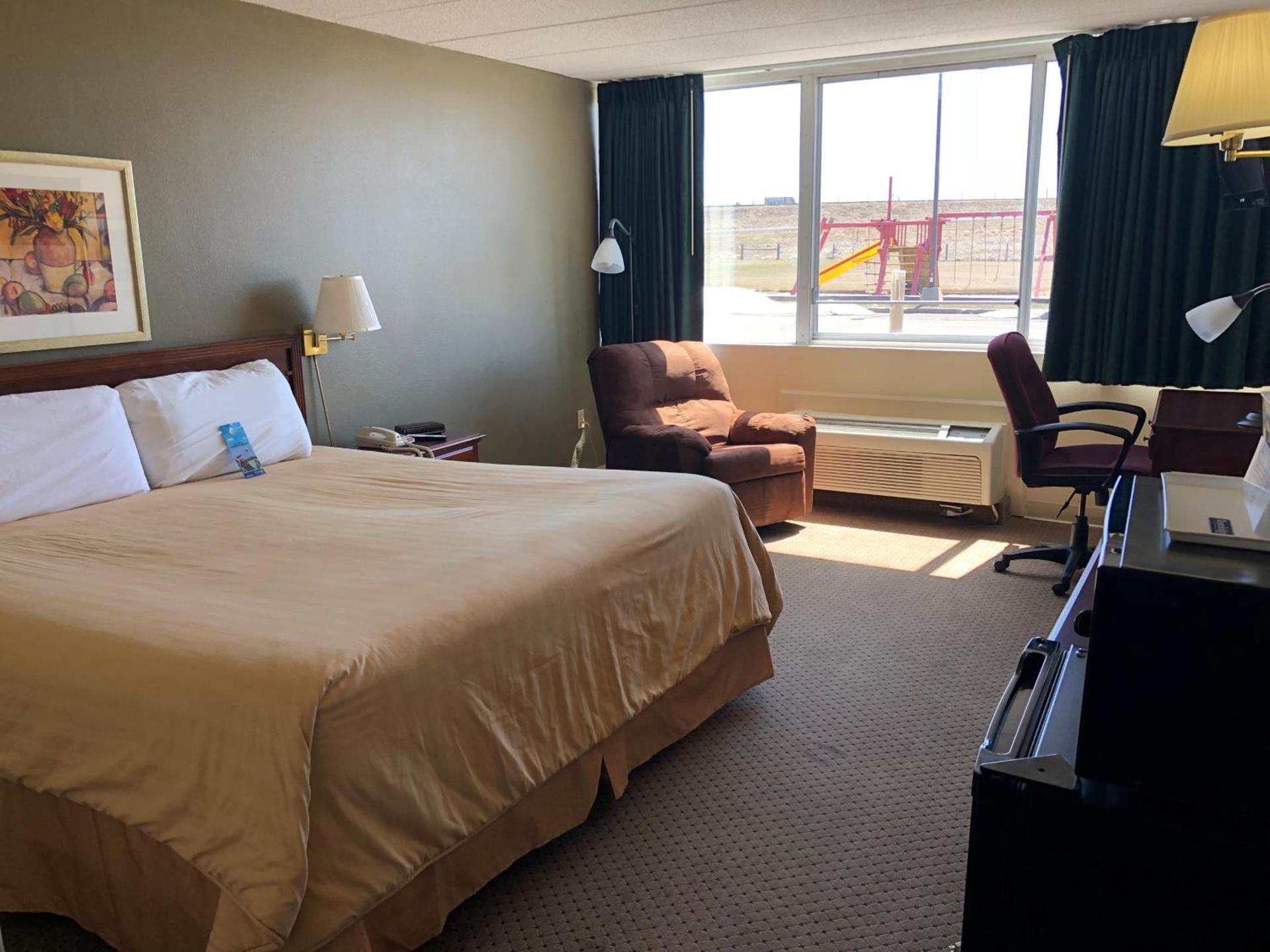 Norwood Inn & Suites Worthington photo 11
