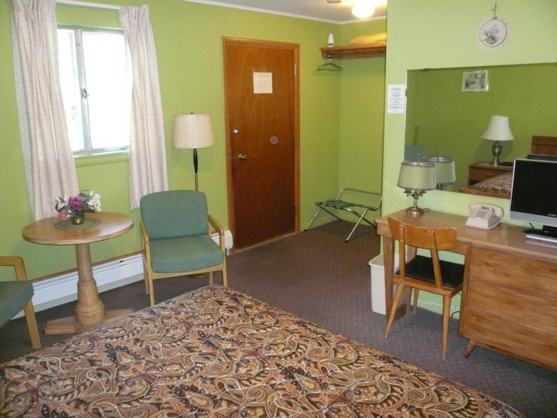 The Village Motel photo 10