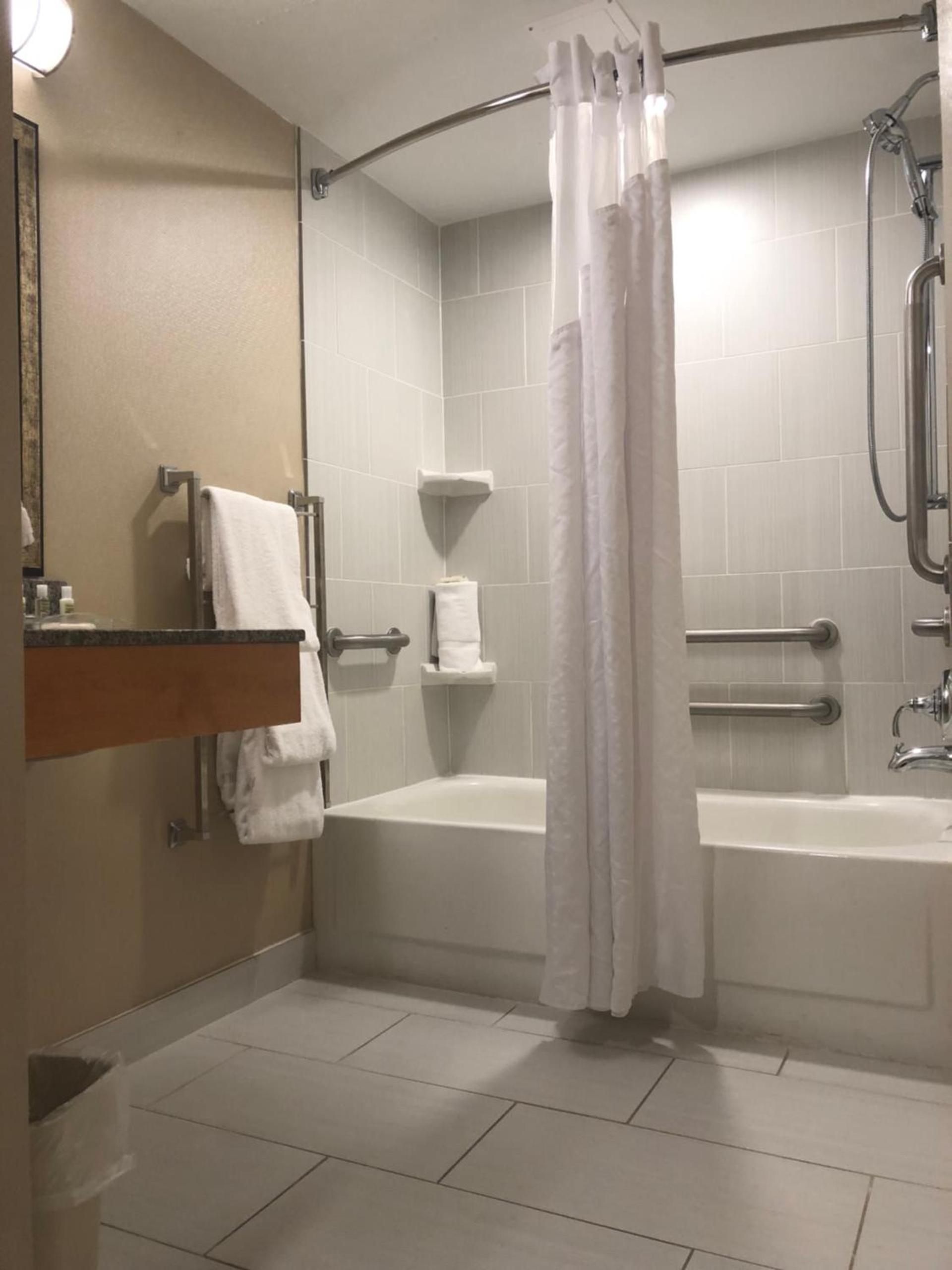 Holiday Inn Raleigh Downtown, an IHG Hotel photo 4